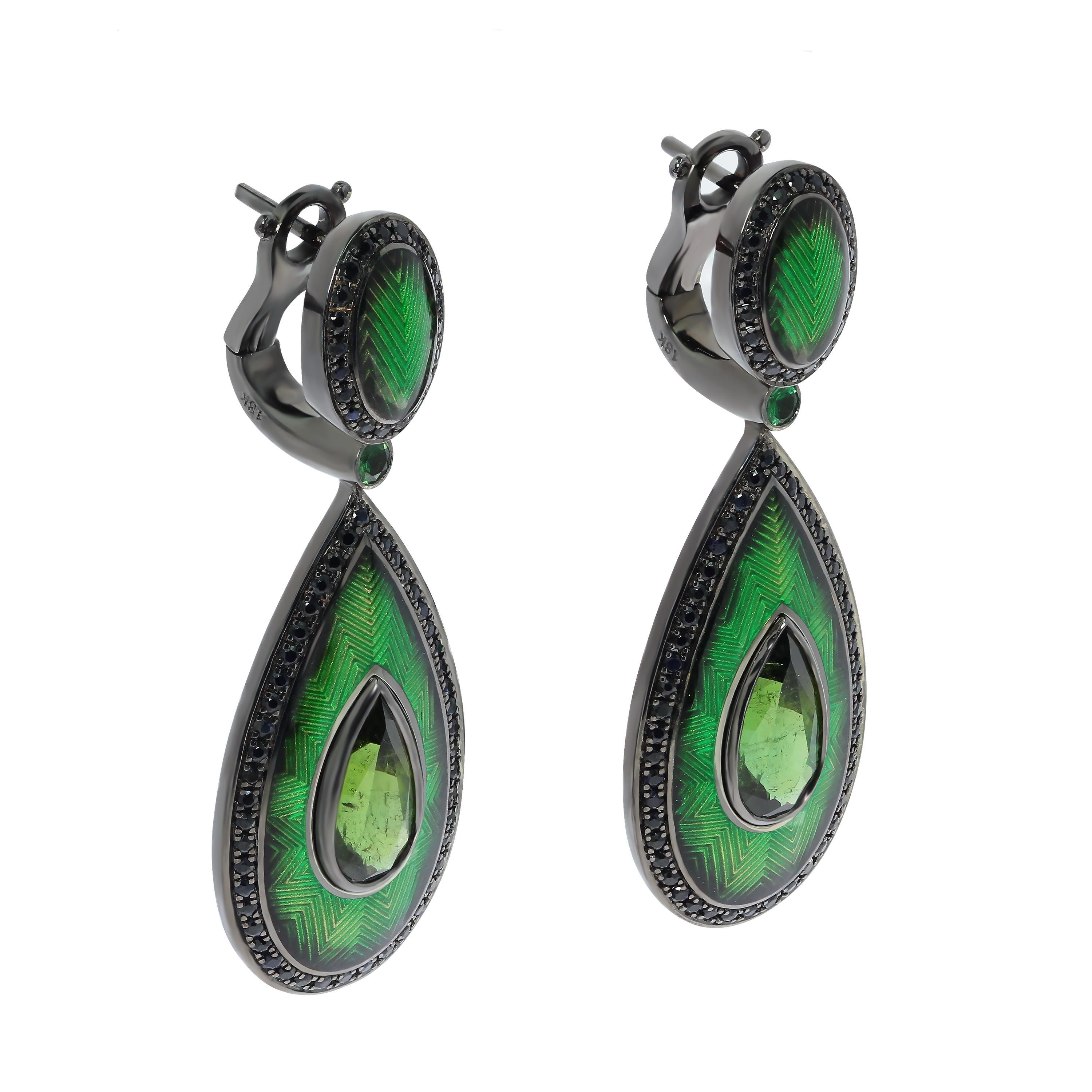 Grüner Turmalin 3,64 Karat Schwarzer Saphir 18 Karat Schwarzgold Emaille-Ohrringe
Wir präsentieren Ihnen Ohrringe aus unserer Signaturkollektion 