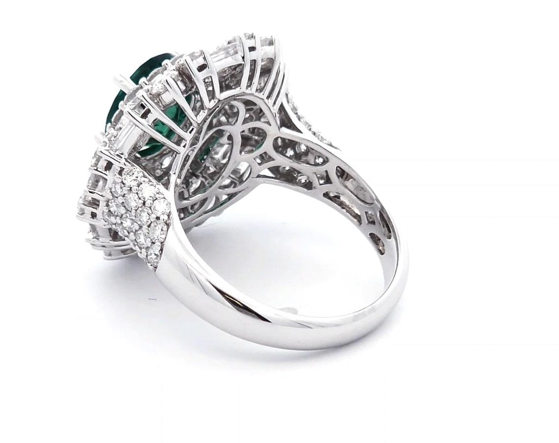 Anello con tormalina verde da 4 carati in oro 18 carati In condizioni Nuovo in vendita a Tustin, CA