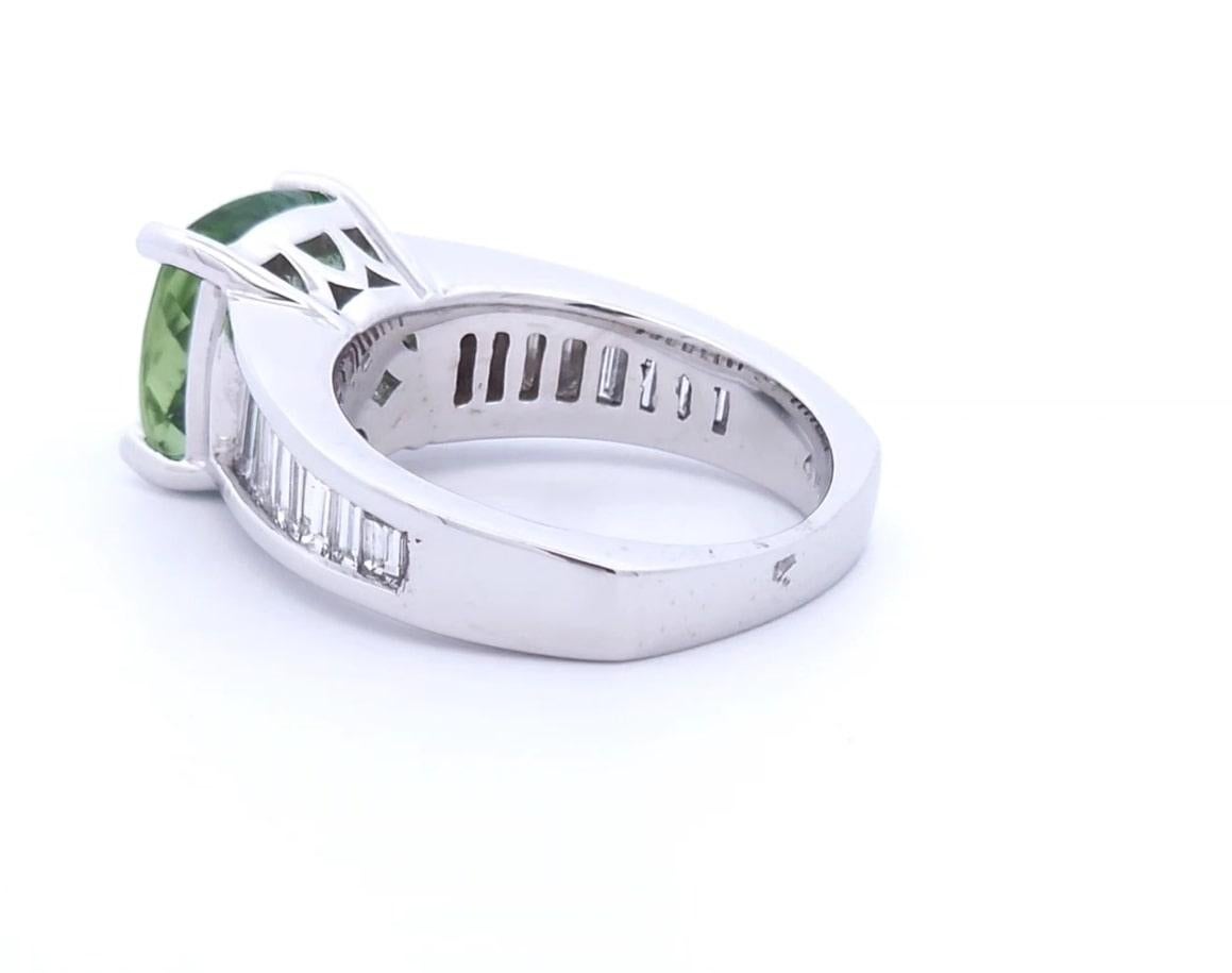 Taille coussin Bague en or 14K avec tourmaline verte de 6 carats en vente