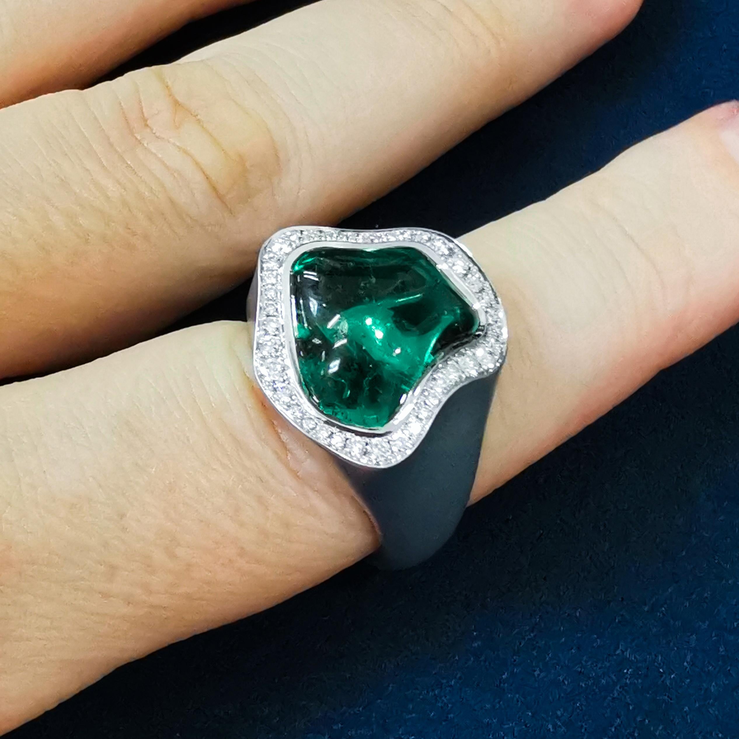 Spectrum-Ring aus 18 Karat Weiß-Weiß- Mattgold mit grünem Turmalin 8,54 Karat Diamanten 1