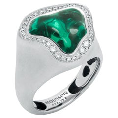 Anello con tormalina verde da 8,54 carati e diamanti in oro bianco opaco da 18 carati