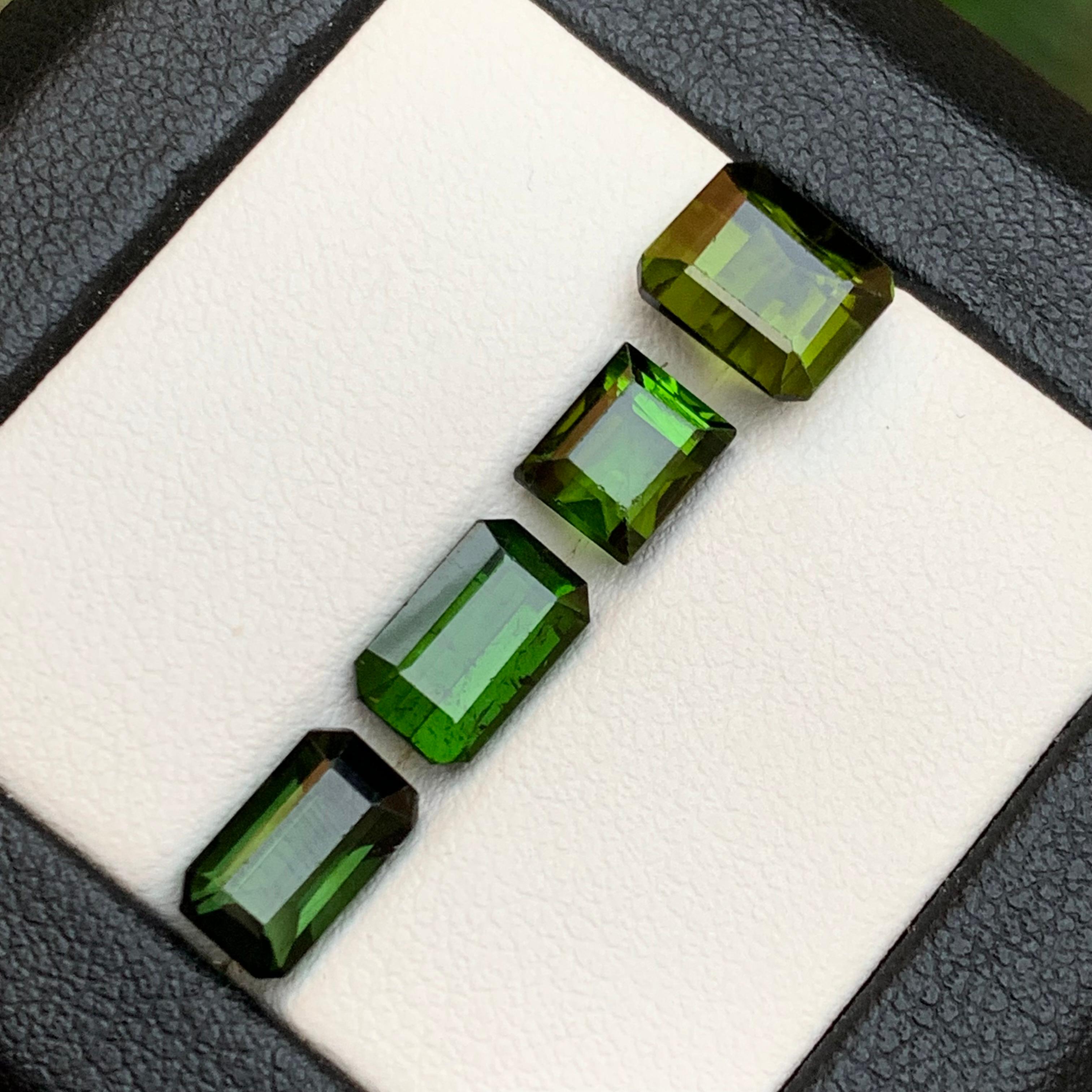 Grüner Turmalin 8.60 Ct Natürliche Lose Edelsteine - Smaragd Schliff Sammlerstück (Smaragdschliff) im Angebot