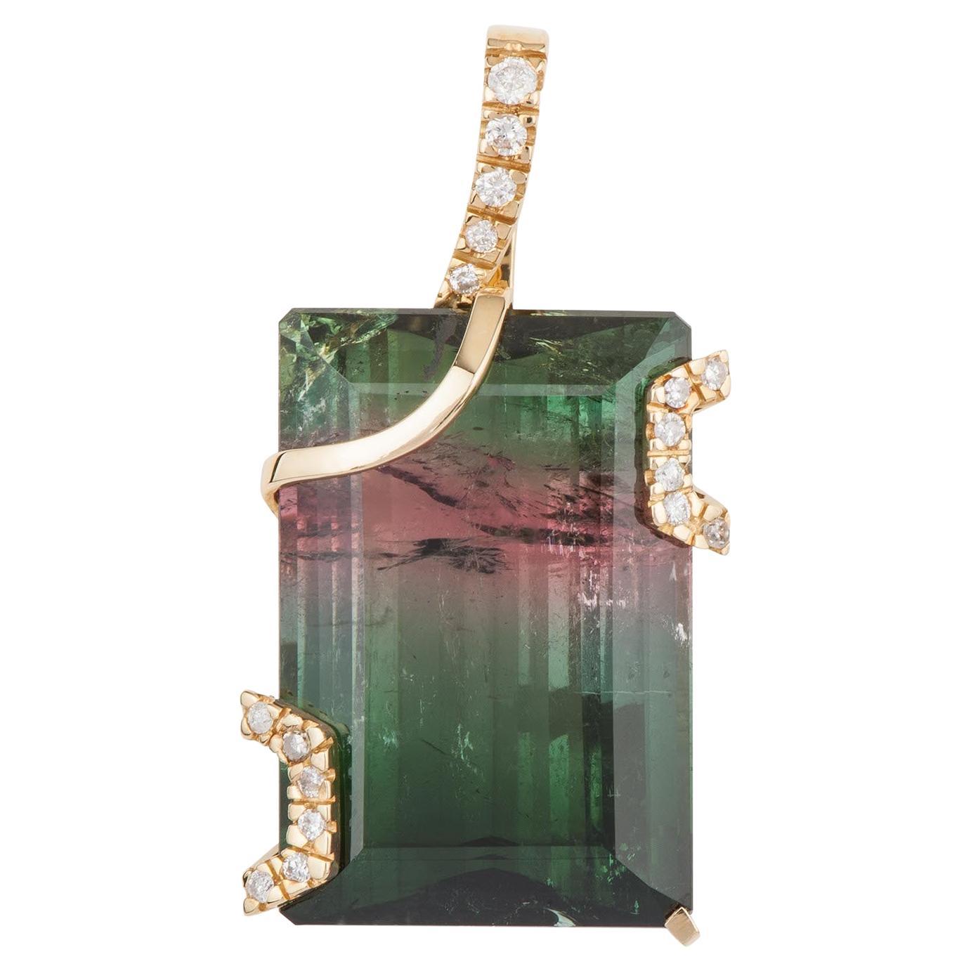  Green Tourmaline and 18k Yellow Gold Pendant with Diamonds (P10268n) For Sale