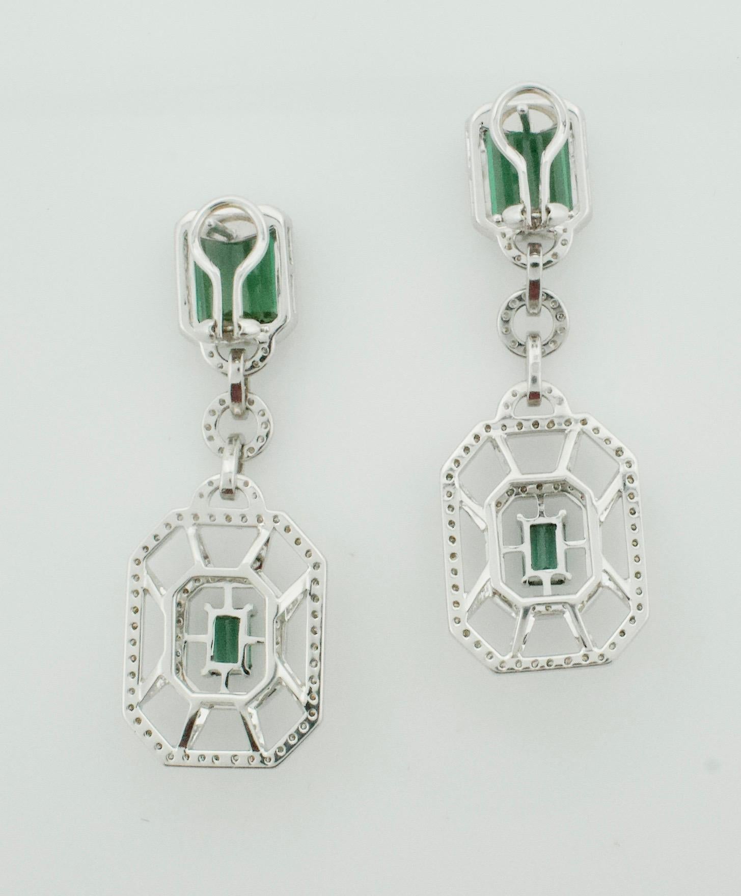 Modern Green Tourmaline and Diamond Dangling Earrings in 18 Karat White Gold For Sale