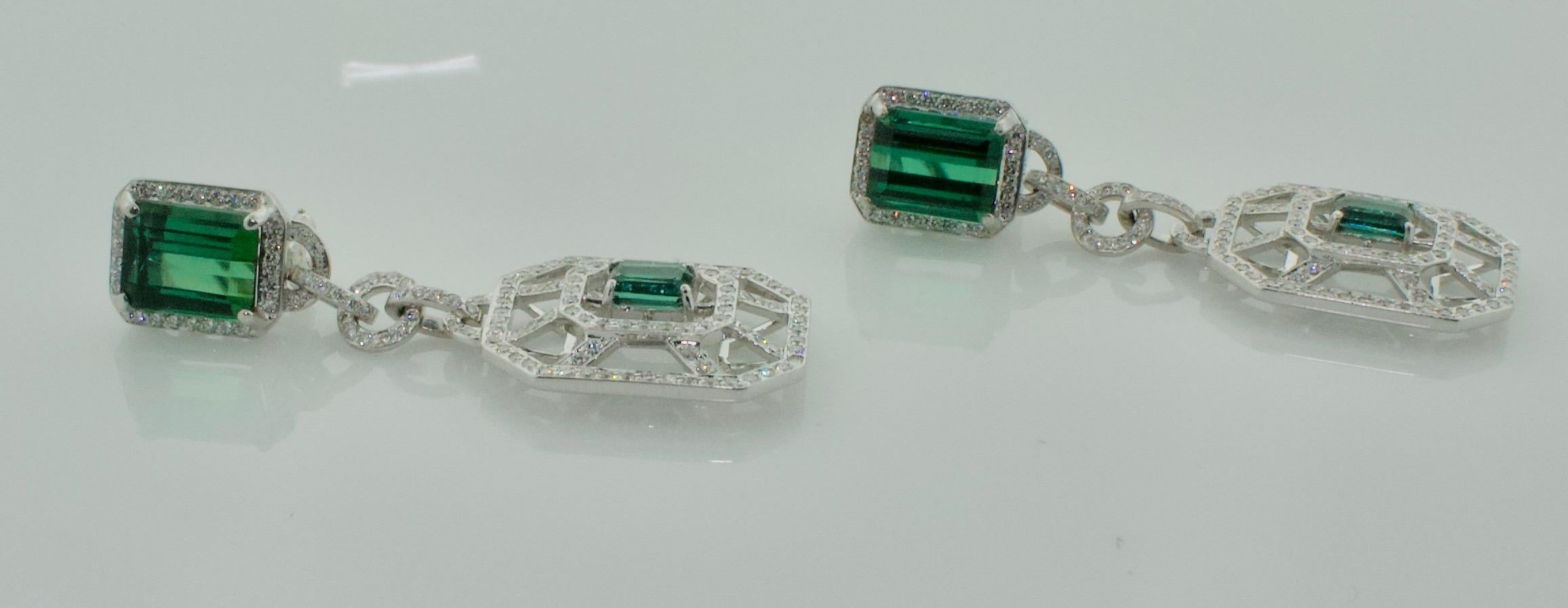 Green Tourmaline and Diamond Dangling Earrings in 18 Karat White Gold In New Condition For Sale In Wailea, HI