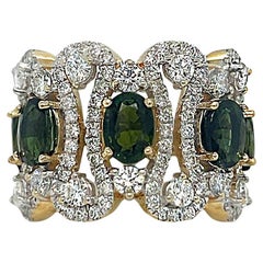 Anillo de turmalina verde y diamantes de fantasía