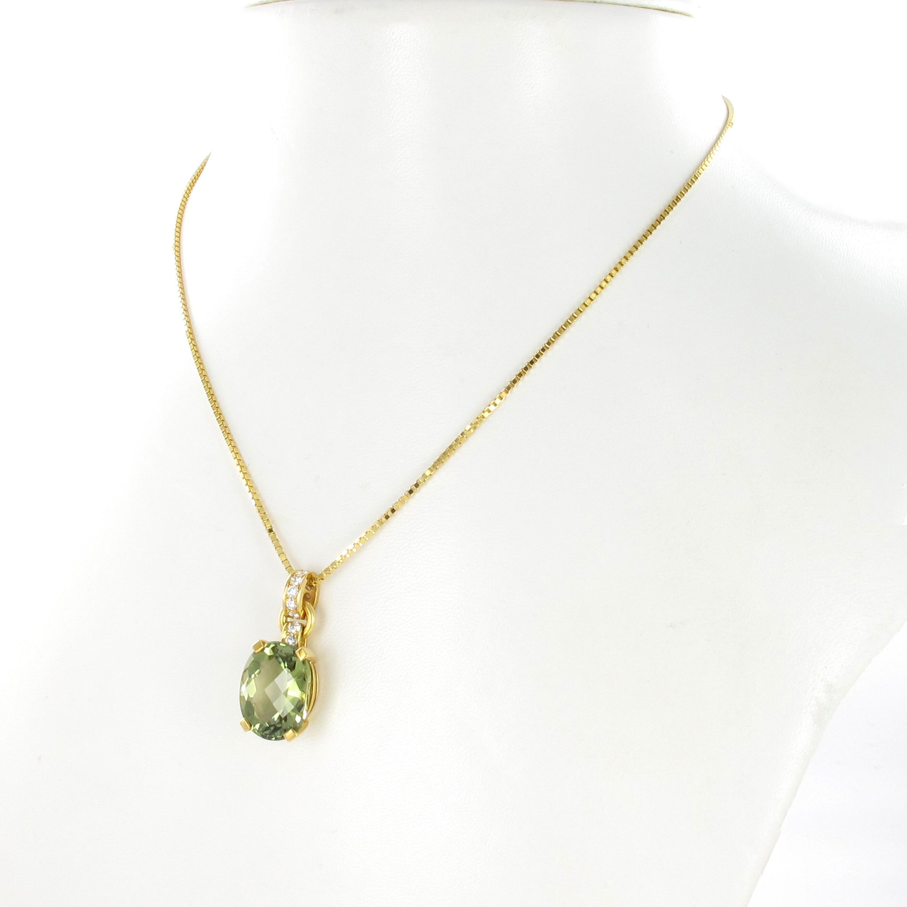 Contemporary Green Tourmaline and Diamond Necklace in 18 Karat Yellow Gold For Sale