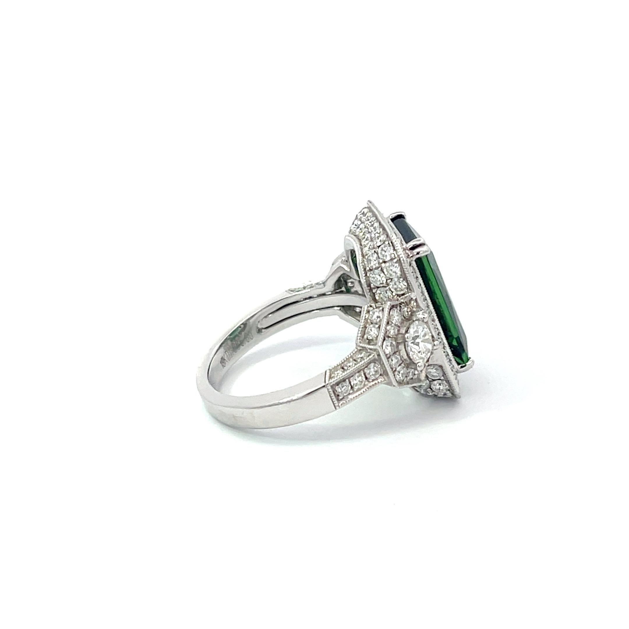 Anillo de turmalina verde y diamantes de oro blanco de 18 quilates de Siera Art Decó en venta