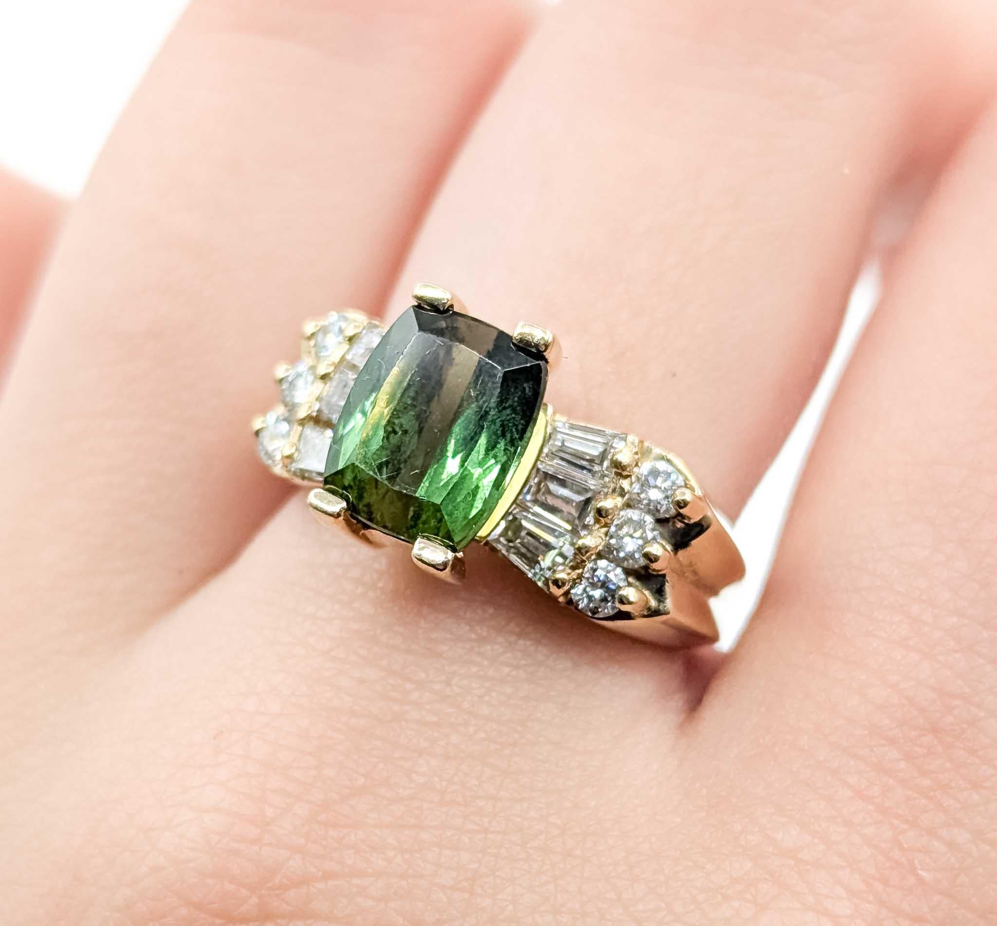 Anello con tormalina verde e diamanti in oro giallo 14K In condizioni ottime in vendita a Bloomington, MN