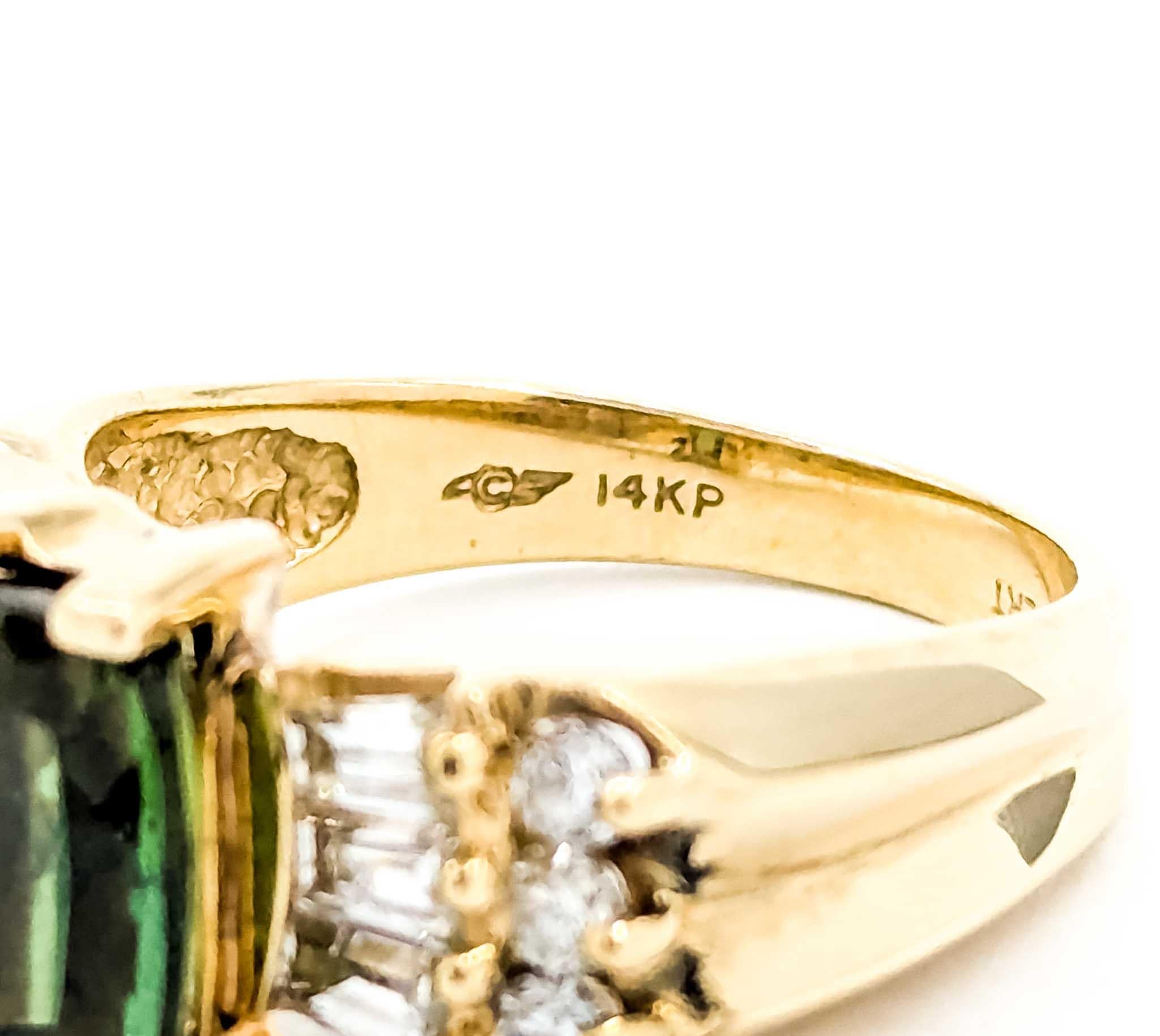 Anello con tormalina verde e diamanti in oro giallo 14K in vendita 3