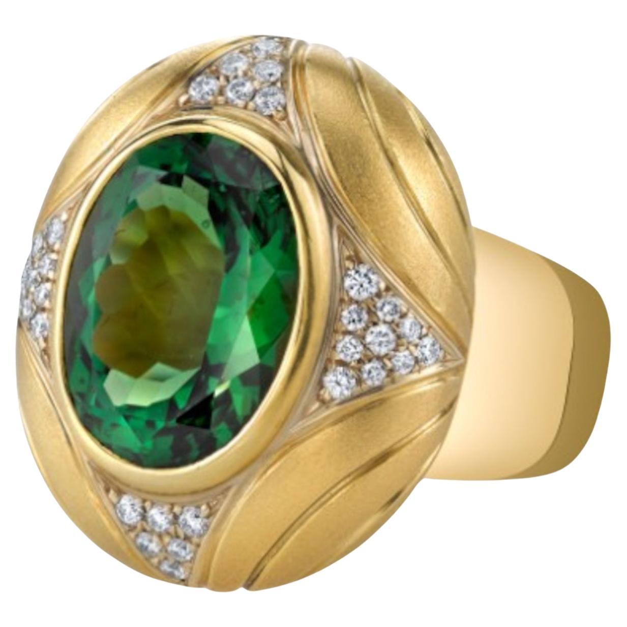 Green Tourmaline and Diamond Ring in 18k Yellow Gold, 10.31 Carats For Sale