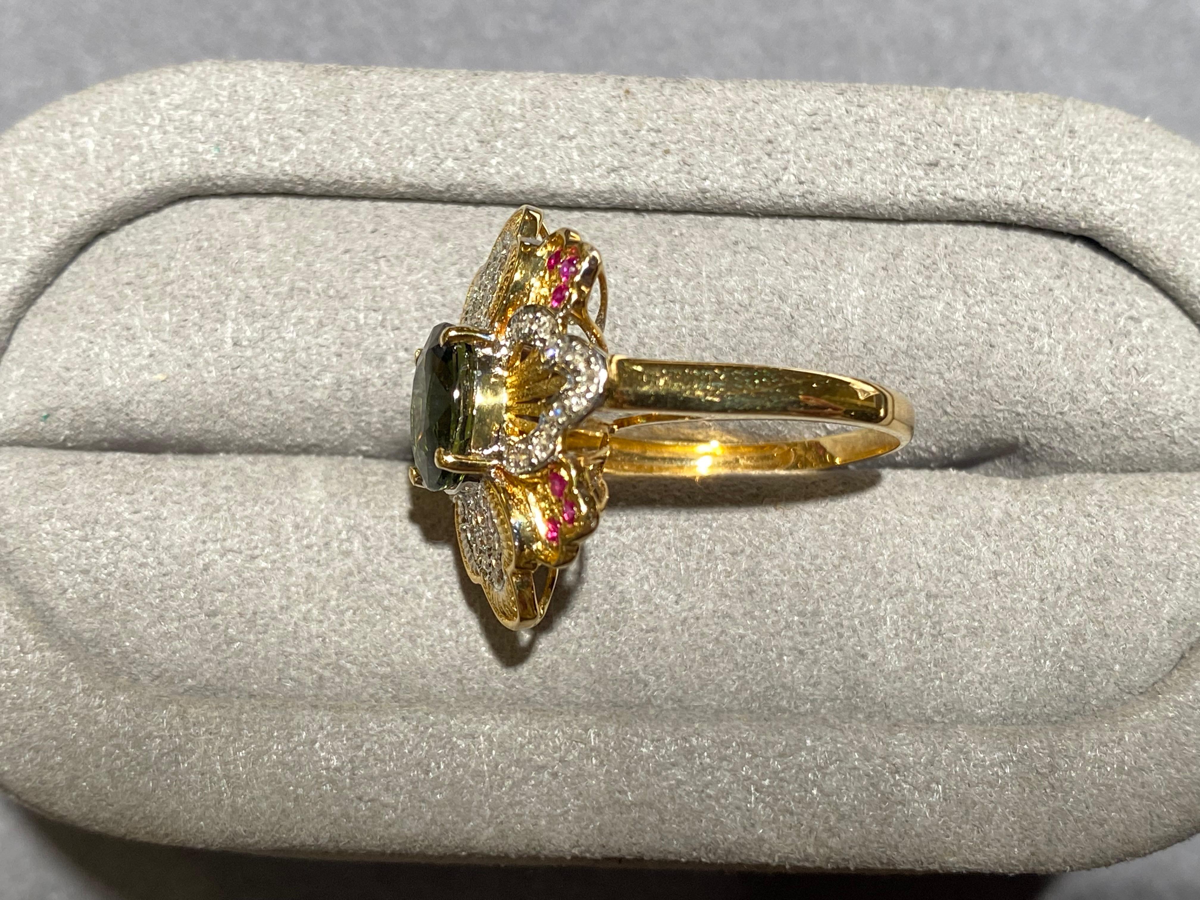 Grner Turmalin und Diamant Ring in 18k Gelbgold (Ovalschliff) im Angebot
