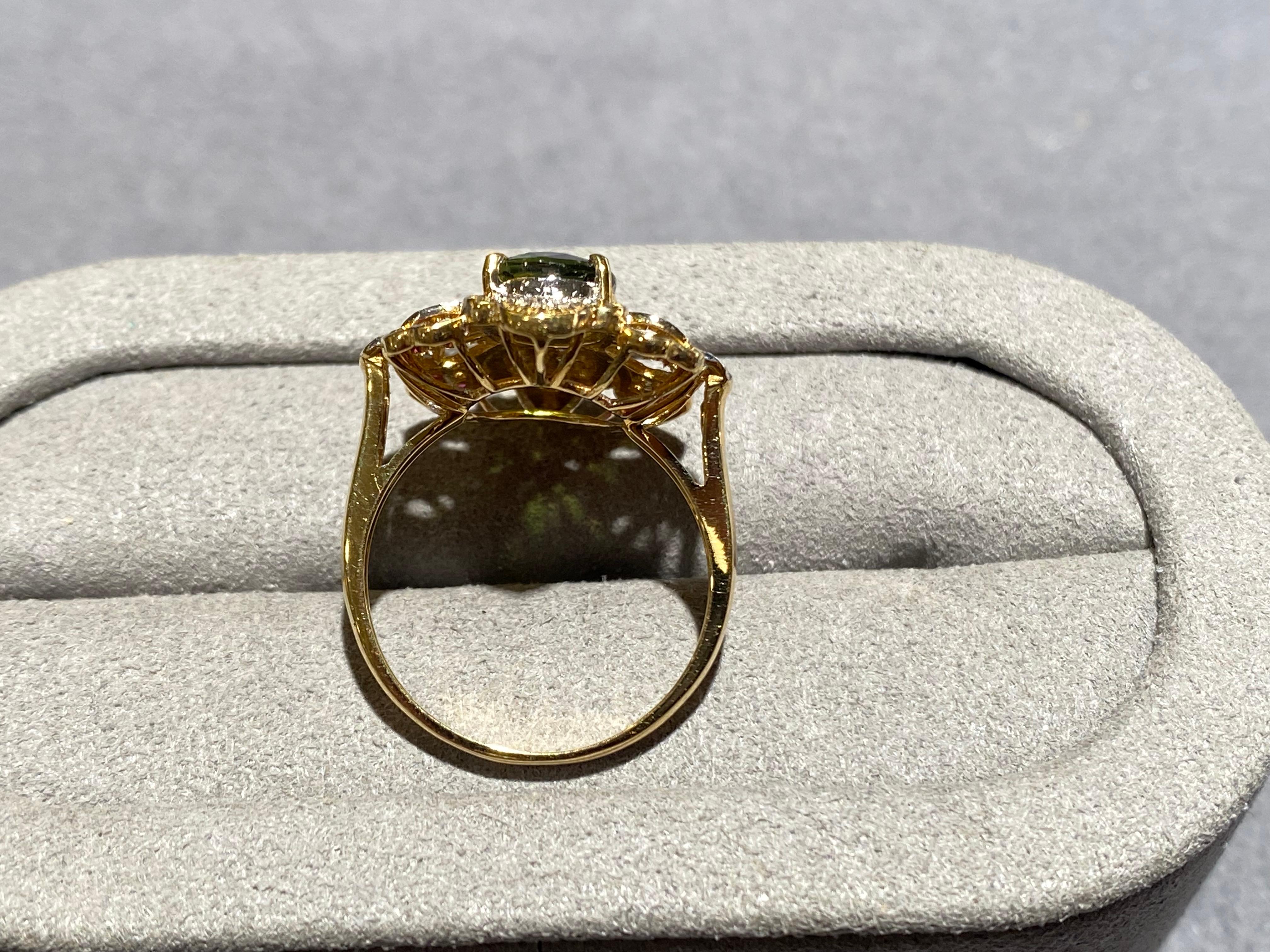Green Tourmaline and Diamond Ring in 18k Yellow Gold In New Condition For Sale In Melbourne, AU