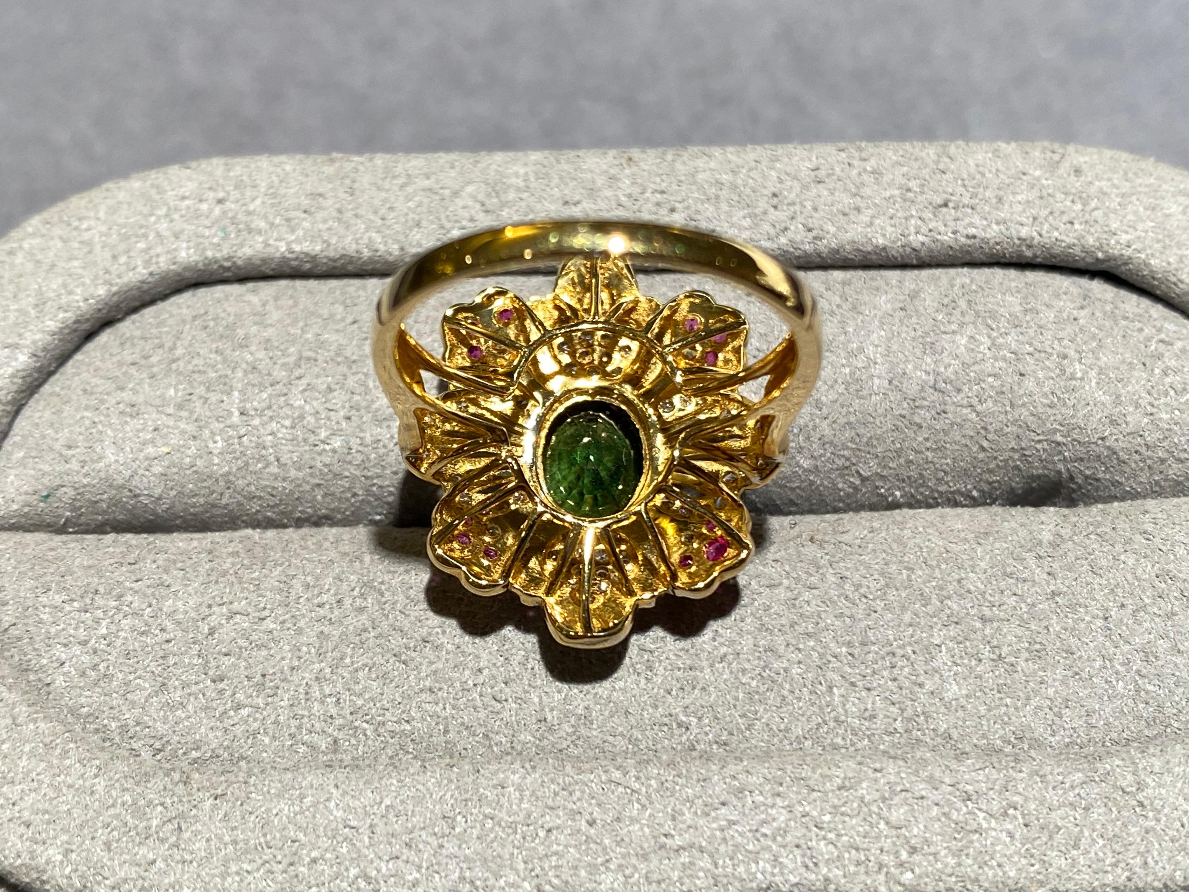 Women's Green Tourmaline and Diamond Ring in 18k Yellow Gold For Sale