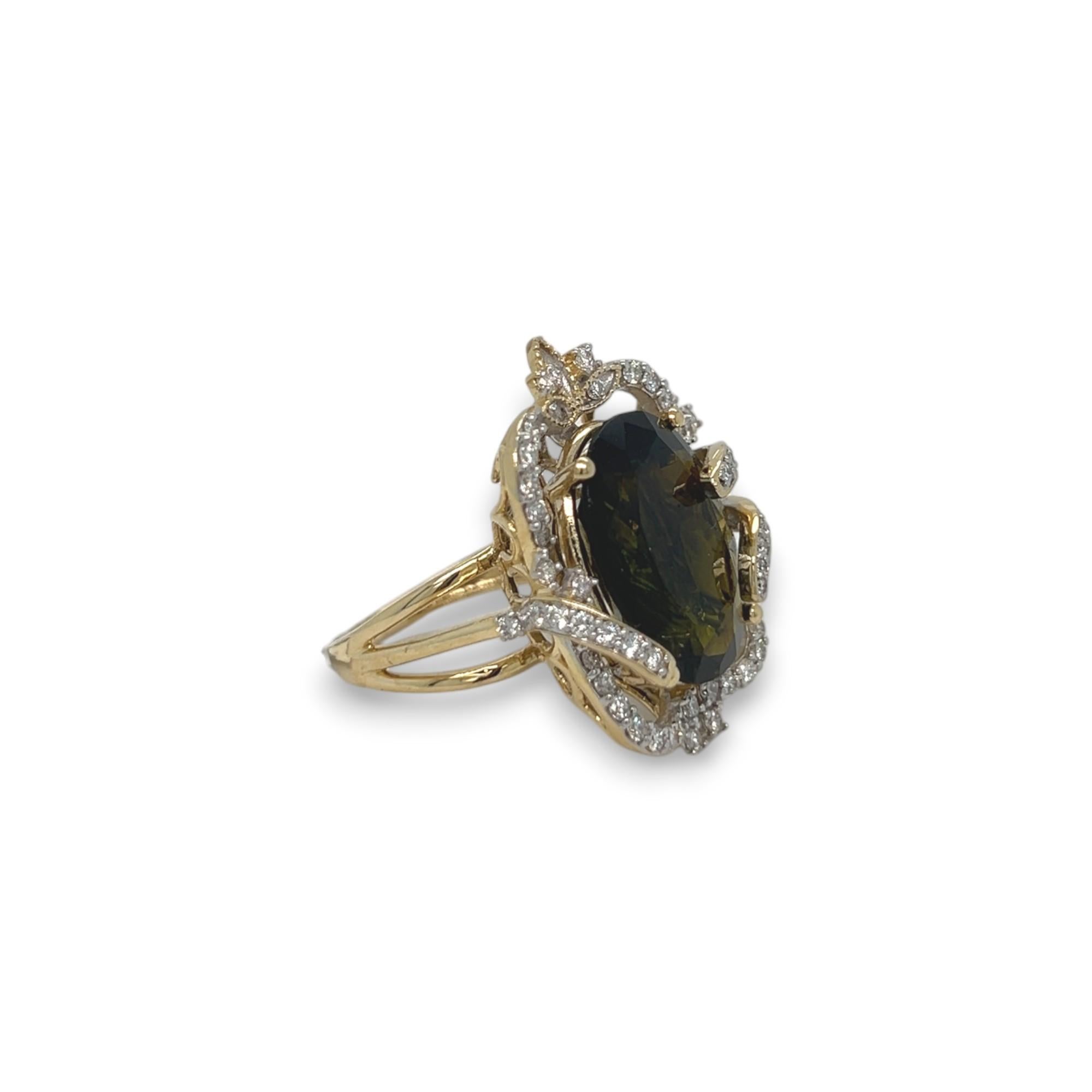 Taille ovale Bague cocktail d'inspiration vintage avec tourmaline verte et diamants en vente