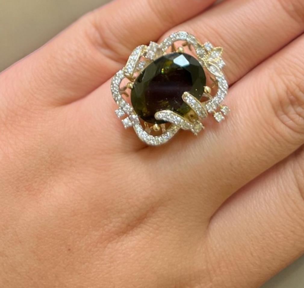 Bague cocktail d'inspiration vintage avec tourmaline verte et diamants en vente 1