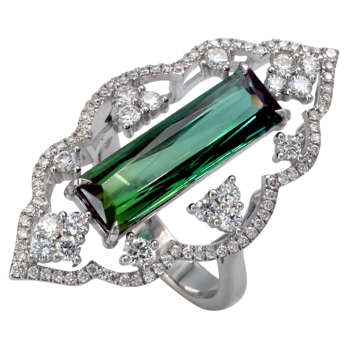 Bague en or blanc, tourmaline verte et diamant en vente