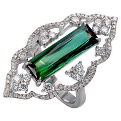 Anello con tormalina verde e diamanti in oro bianco