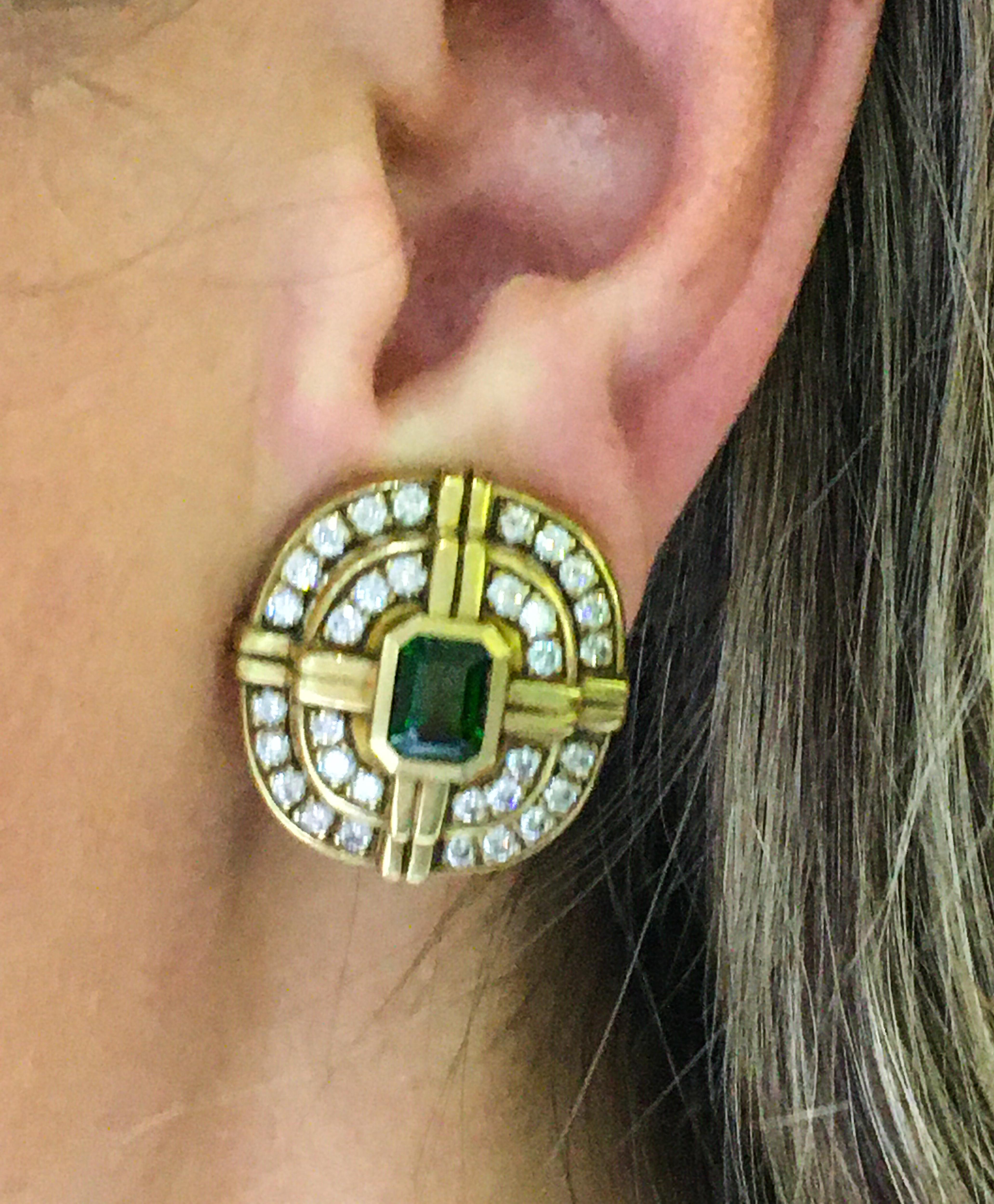 Green Tourmaline and Diamond Yellow Gold Non-Pierced Clip Earrings In Excellent Condition For Sale In Greenwich, CT