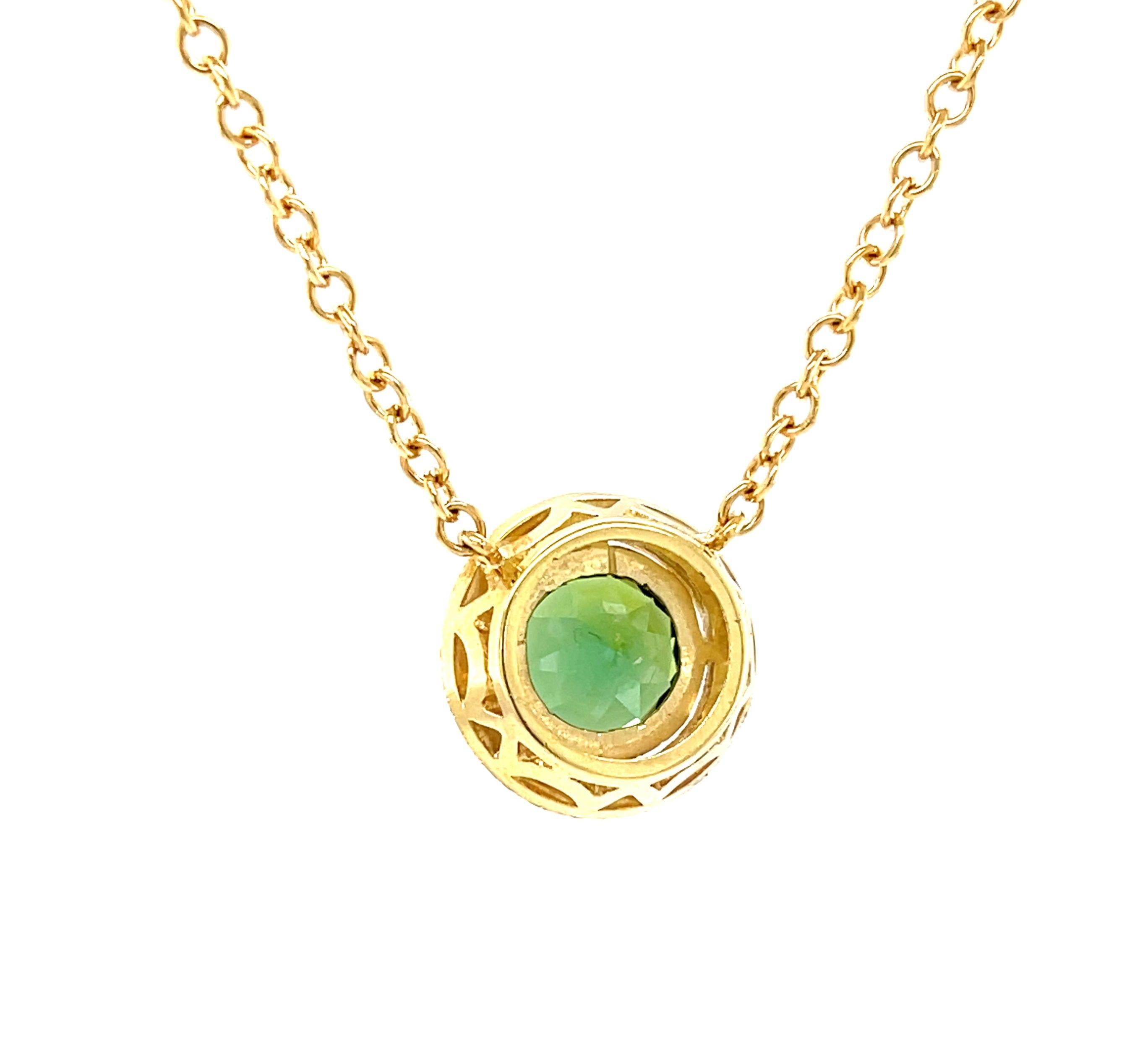 Halskette aus Gelbgold mit grünem Turmalin und gravierter Gelbgold-Lünette, 2,45 Karat (Rundschliff) im Angebot