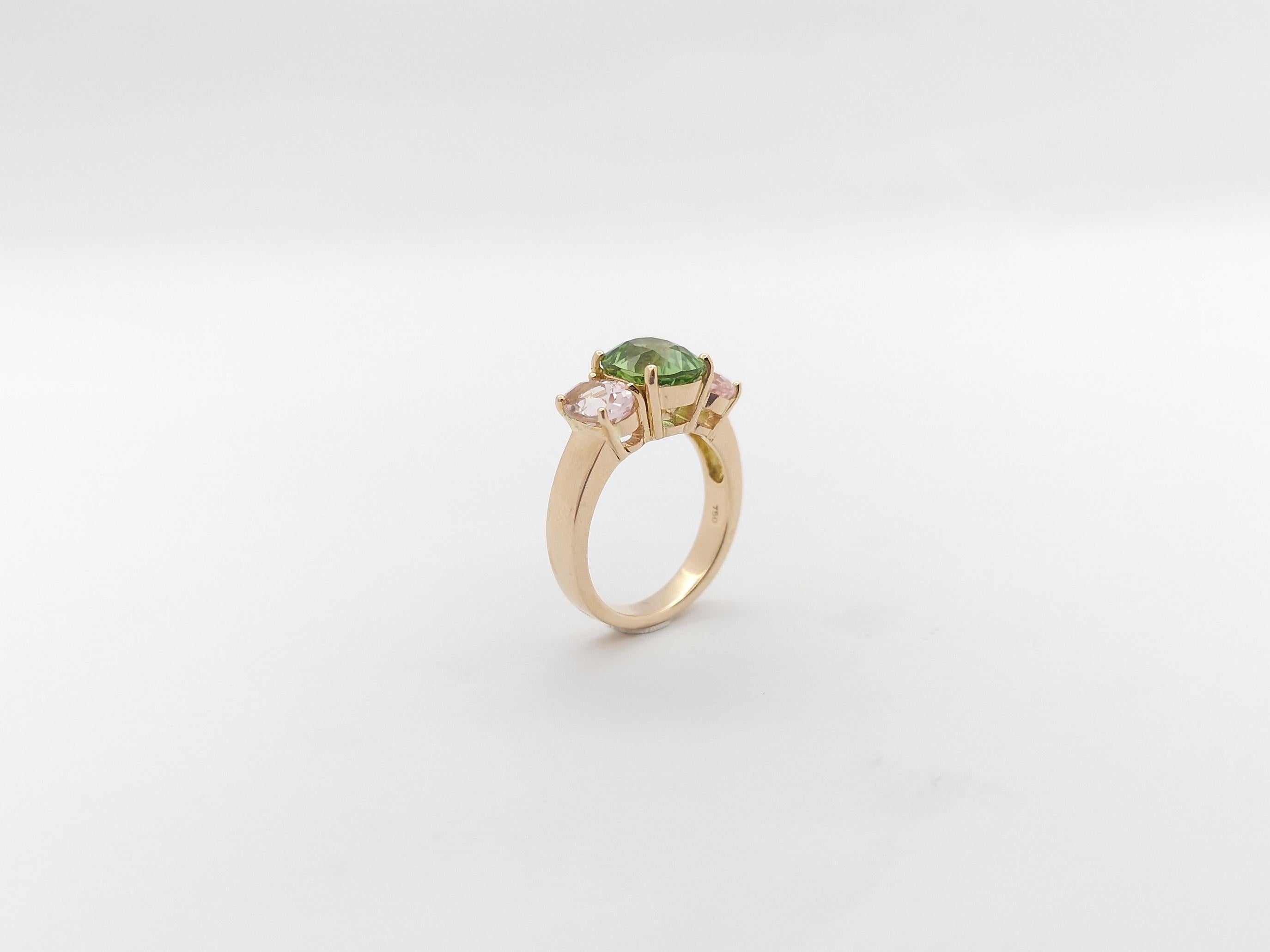 Green Tourmaline and Morganite Ring set in 18K Rose Gold Settings For Sale 4