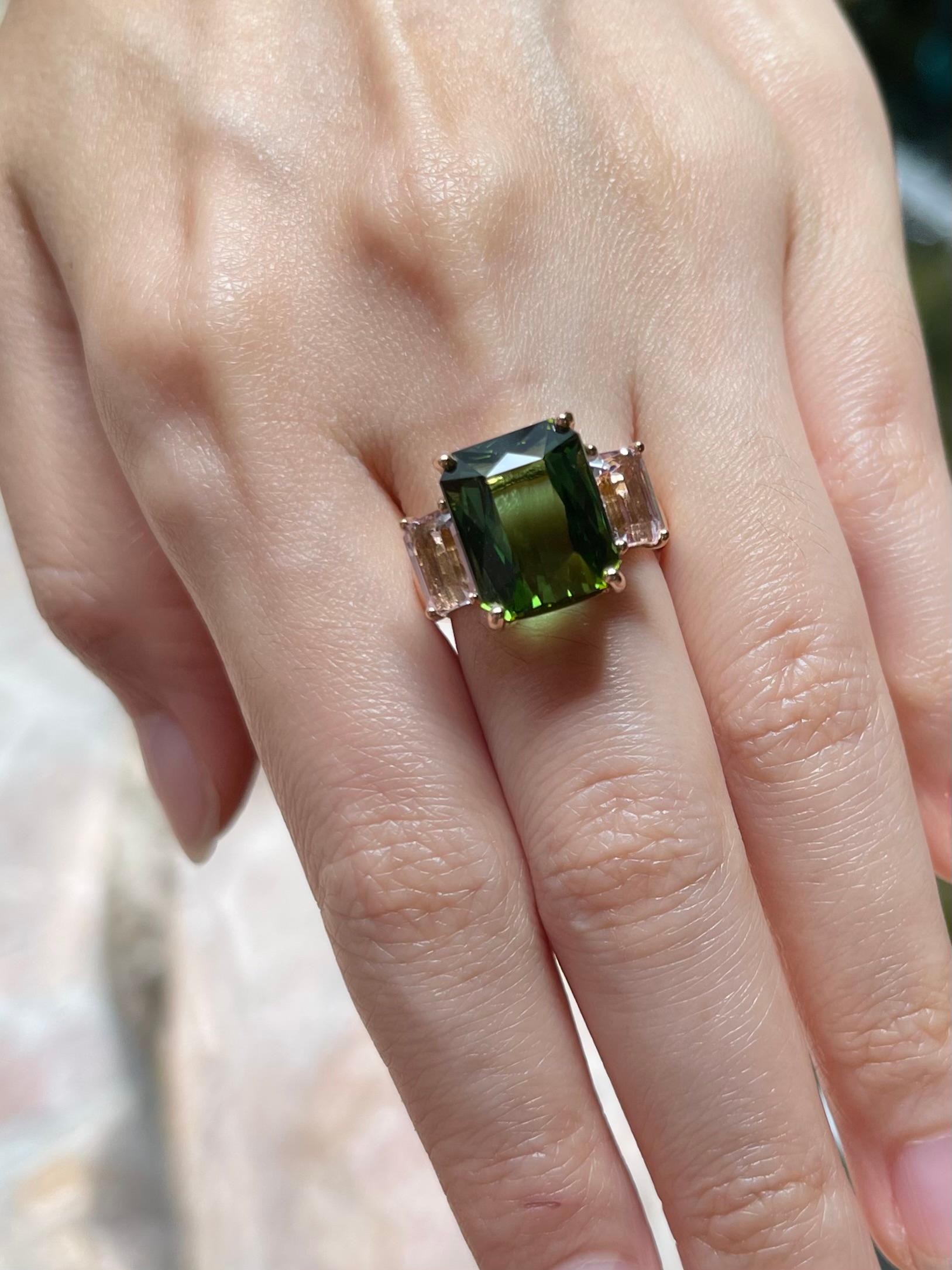 Taille émeraude Bague en or rose 18 carats sertie de tourmaline verte et morganite en vente
