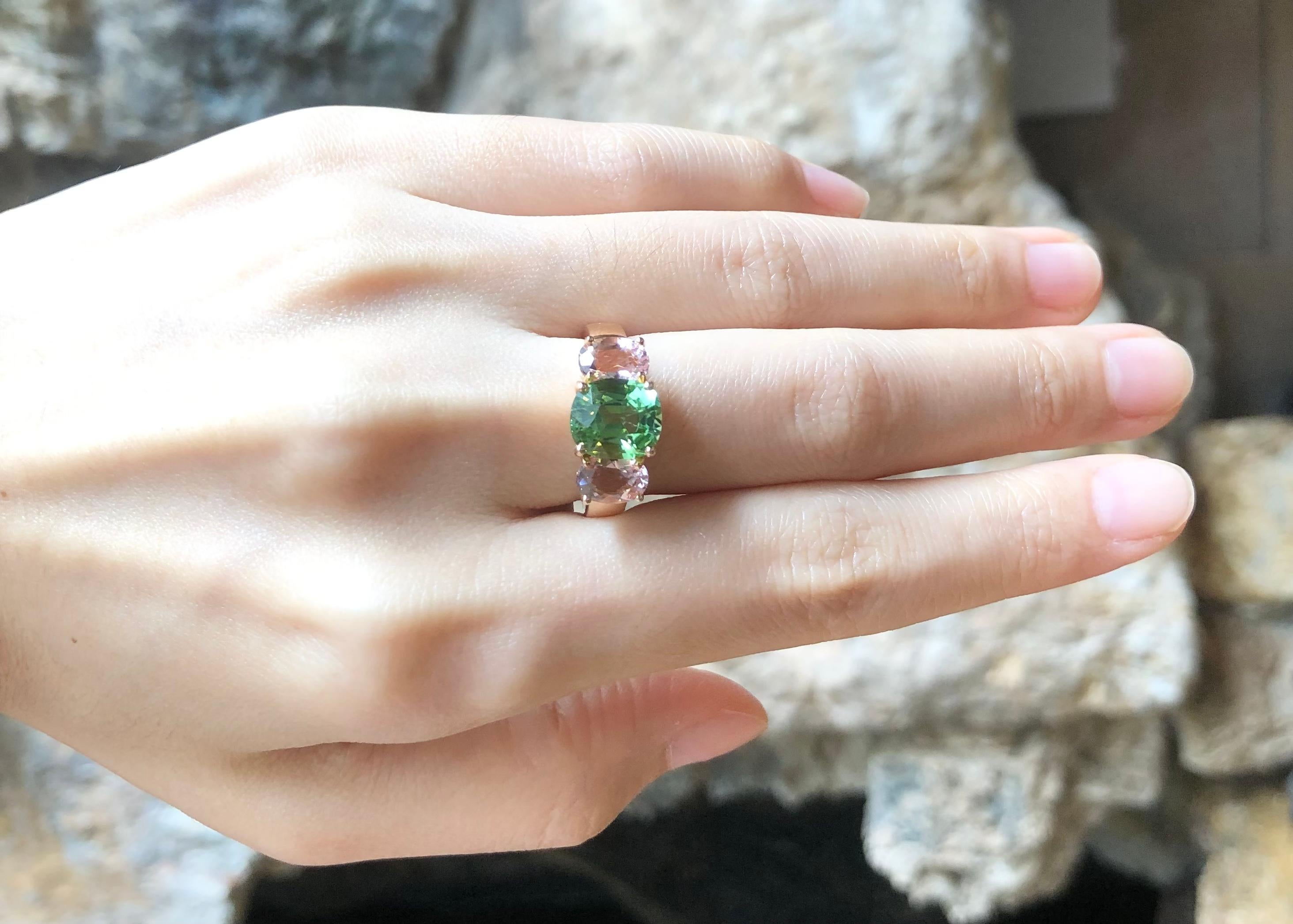 Contemporary Green Tourmaline and Morganite Ring set in 18K Rose Gold Settings For Sale