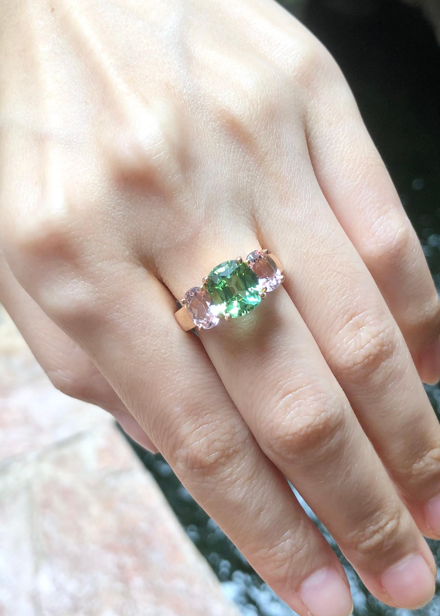 Oval Cut Green Tourmaline and Morganite Ring set in 18K Rose Gold Settings For Sale