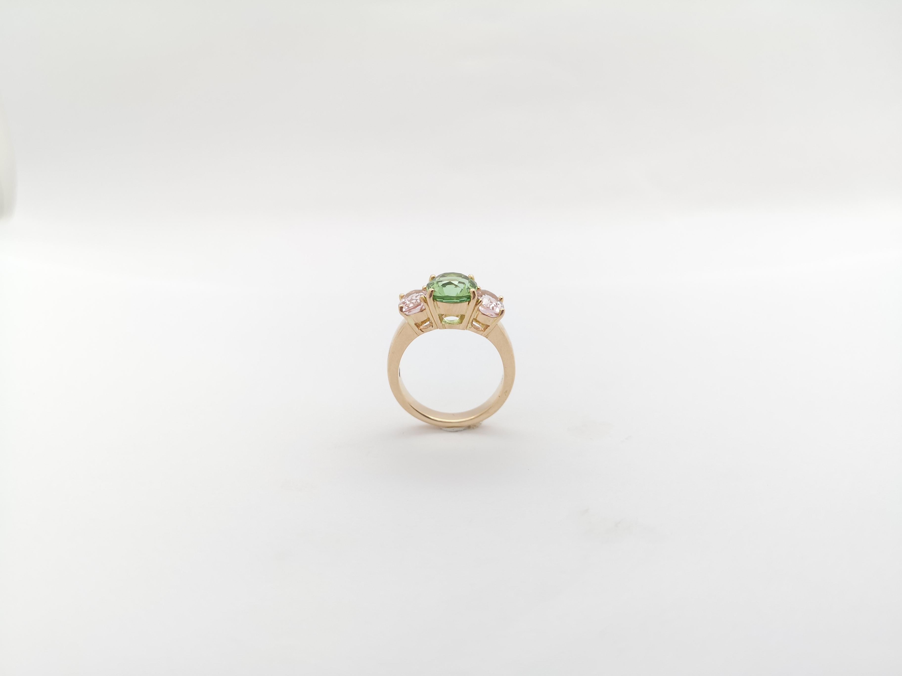 Green Tourmaline and Morganite Ring set in 18K Rose Gold Settings In New Condition For Sale In Bangkok, TH