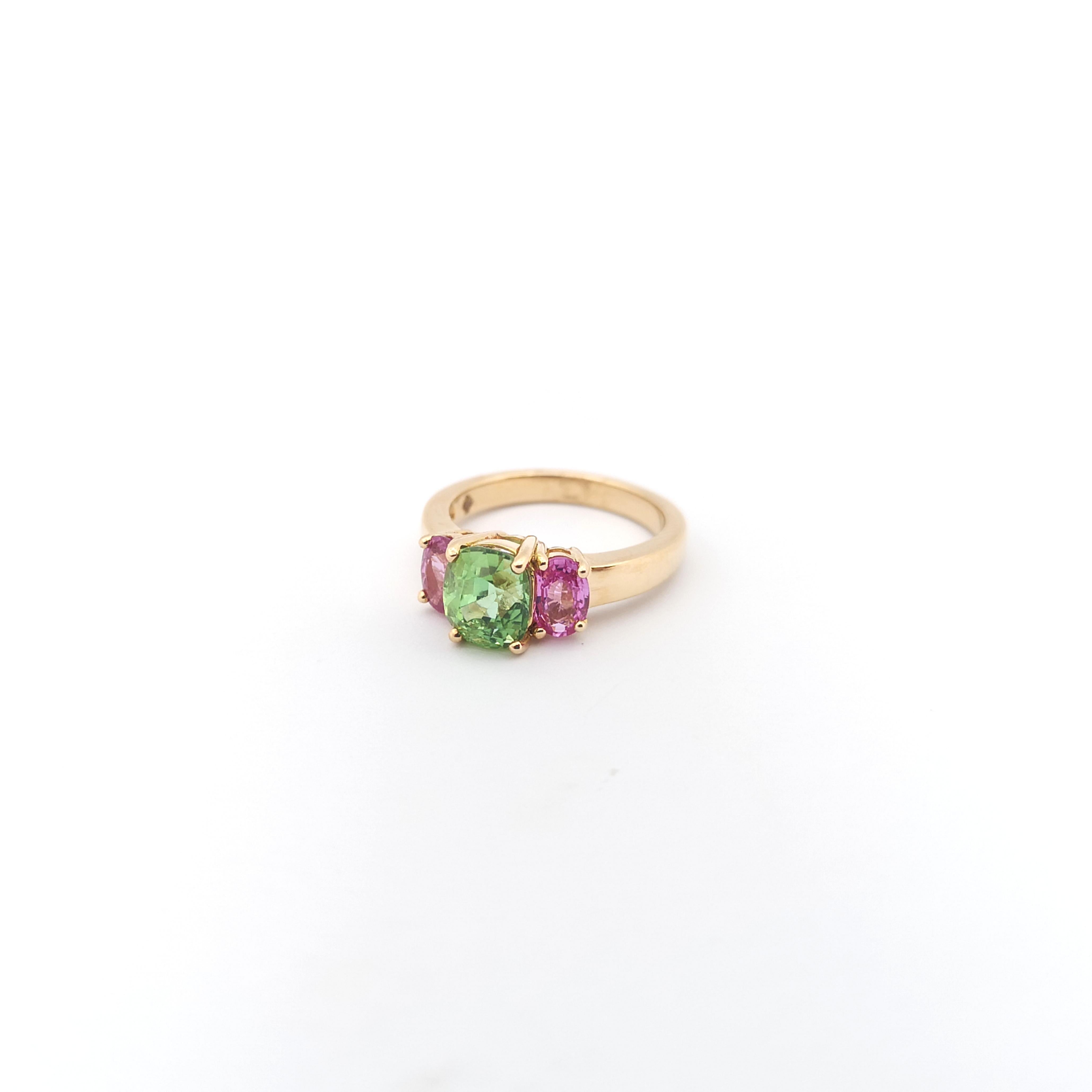 Green Tourmaline and Pink Sapphire Ring set in 18K Rose Gold Settings For Sale 6