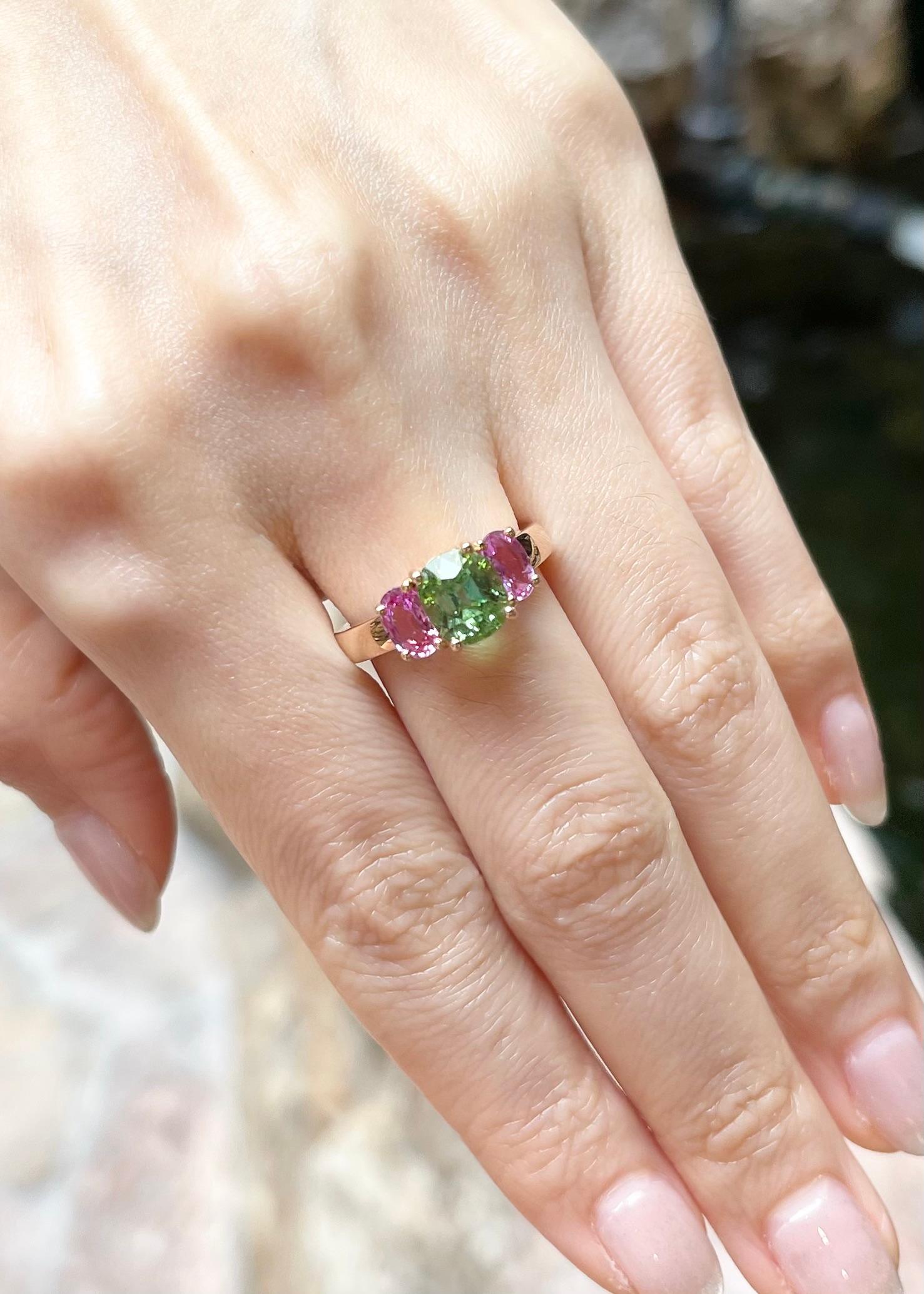 Oval Cut Green Tourmaline and Pink Sapphire Ring set in 18K Rose Gold Settings For Sale
