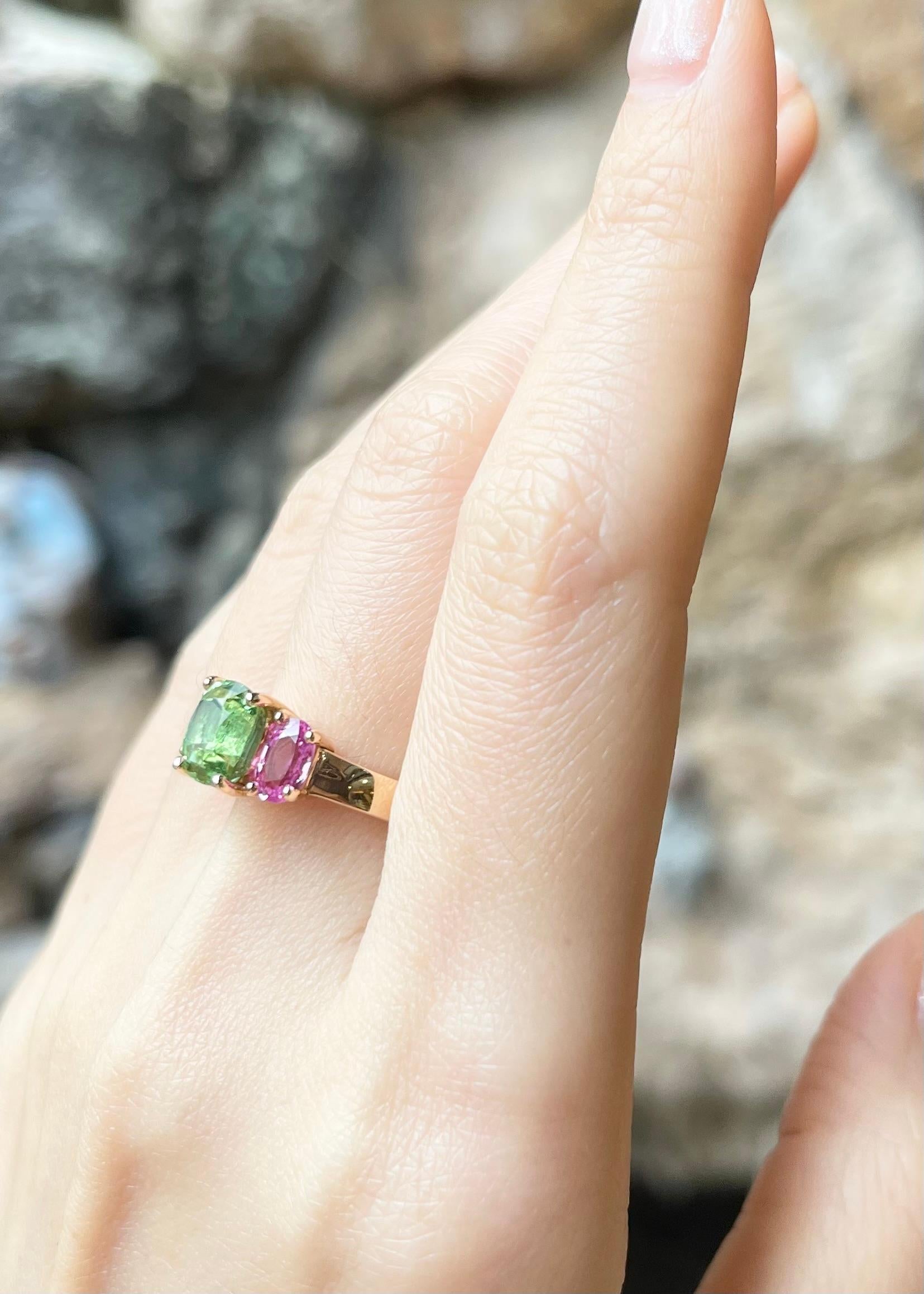 Green Tourmaline and Pink Sapphire Ring set in 18K Rose Gold Settings In New Condition For Sale In Bangkok, TH
