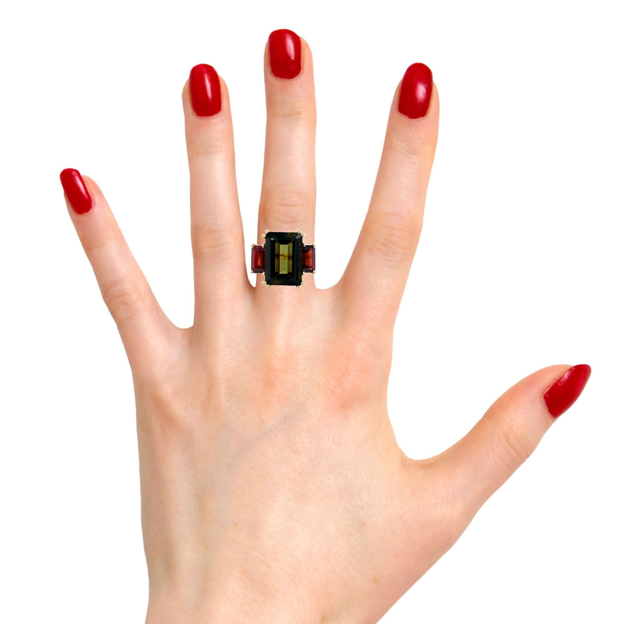 Green Tourmaline and Red Garnet Three-Stone Ring in 18k Yellow and Rose Gold For Sale 3