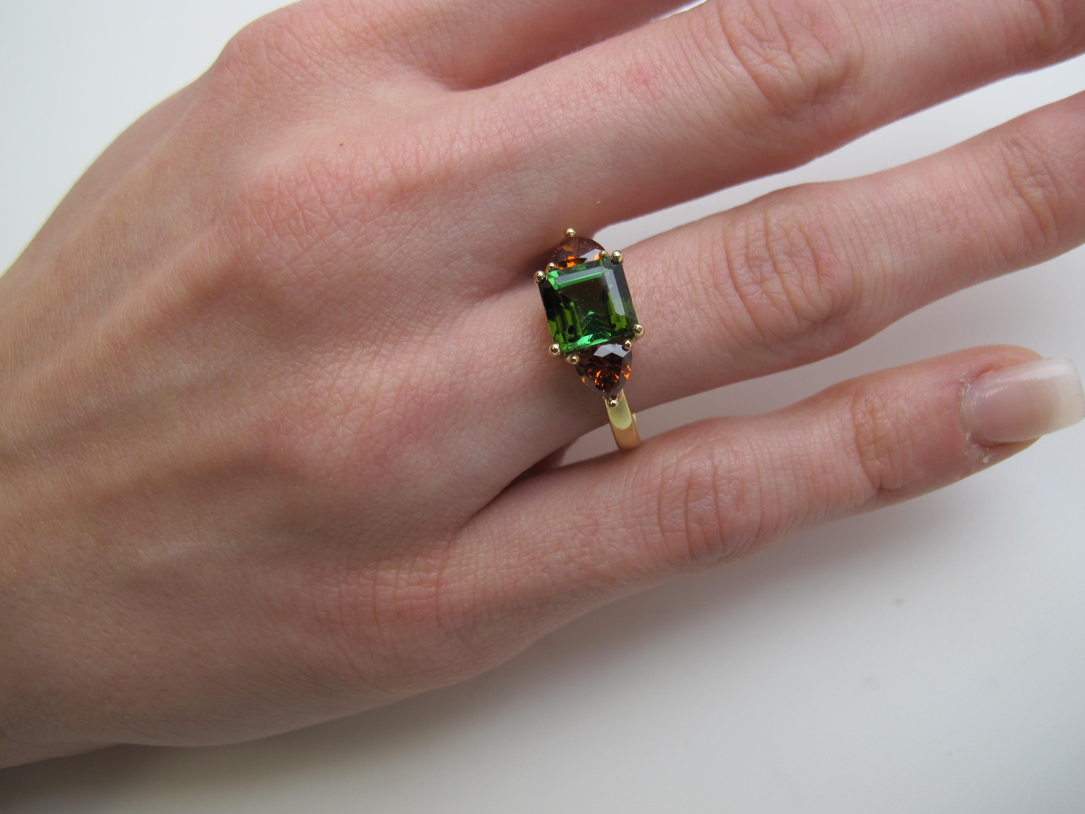 Green Tourmaline and Spessartite Garnet Three-Stone Ring in 18k Yellow Gold For Sale 2