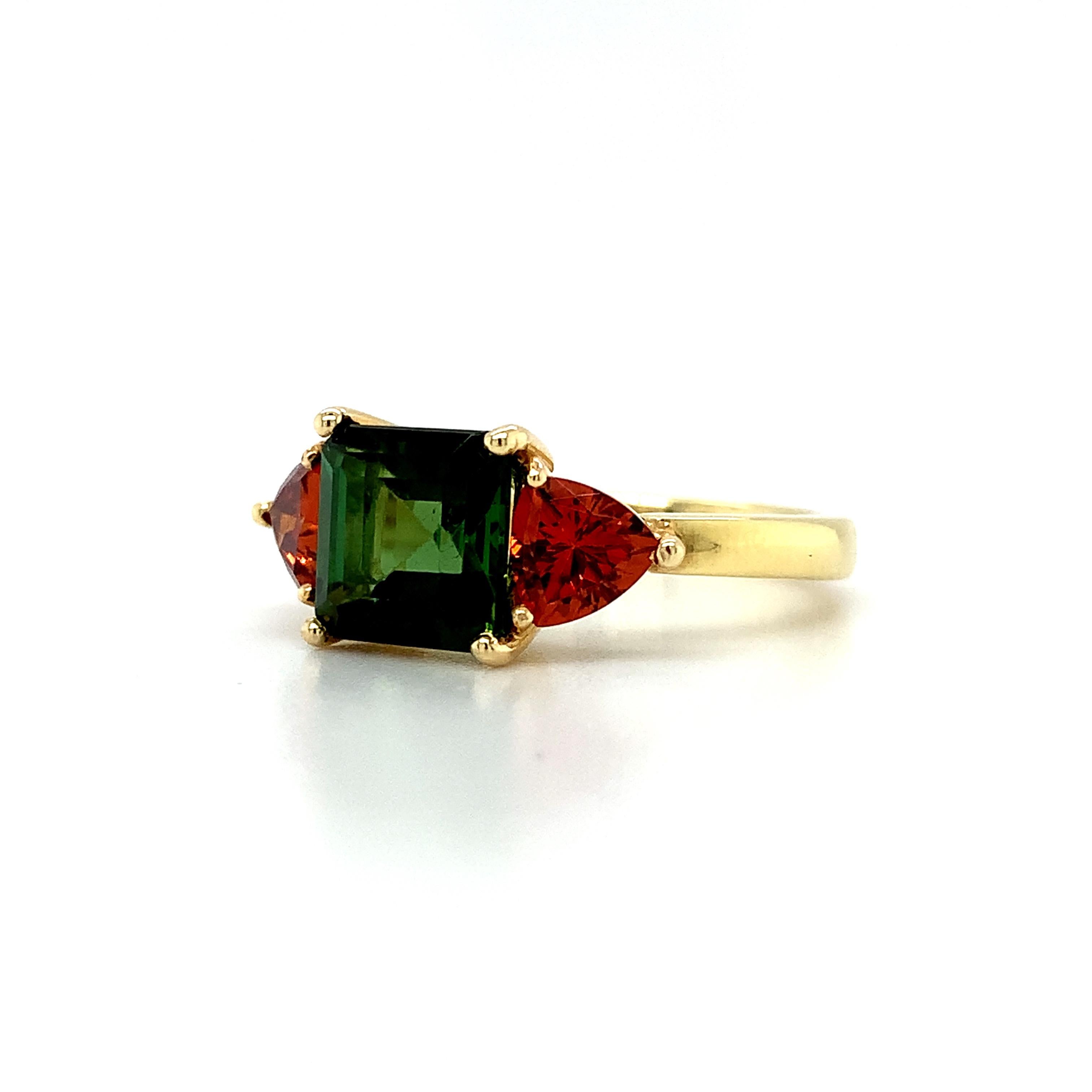 Green Tourmaline and Spessartite Garnet Three-Stone Ring in 18k Yellow Gold In New Condition For Sale In Los Angeles, CA