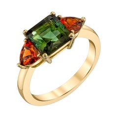 Bague à trois pierres en or jaune 18 carats avec tourmaline verte et grenat spessartite