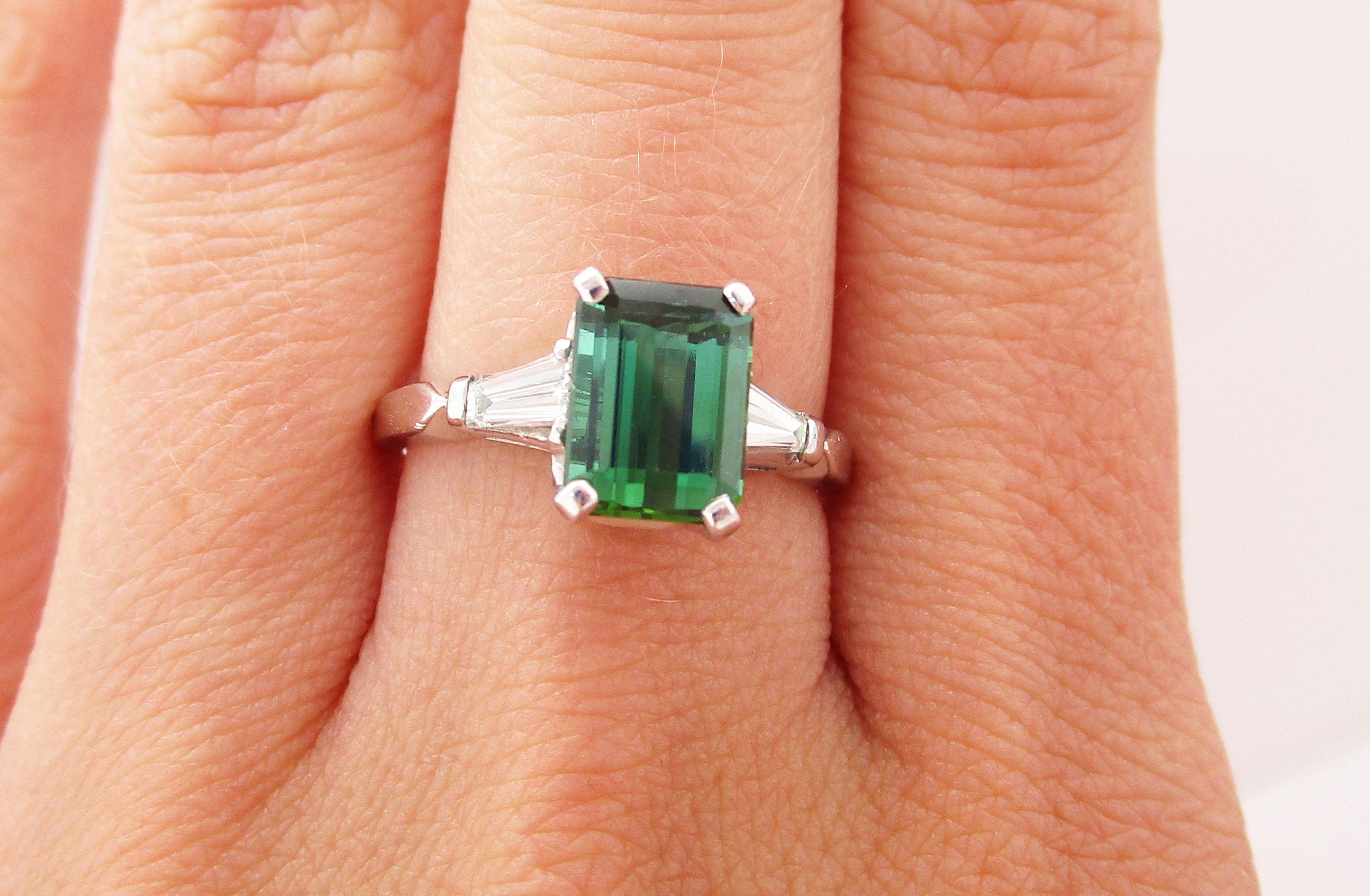 Green Tourmaline and Tapered Baguette Diamond Platinum Ring In Excellent Condition For Sale In Lexington, KY