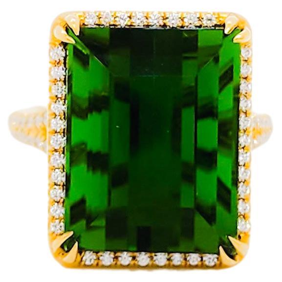 Green Tourmaline and White Diamond Cocktail Ring in 18k Yellow Gold For Sale