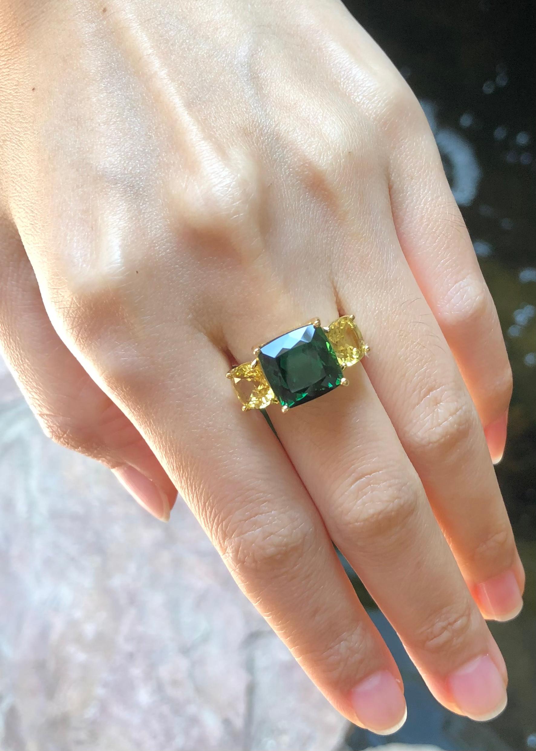 Cushion Cut Green Tourmaline and Yellow Sapphire Ring Set in 18 Karat Gold Settings For Sale