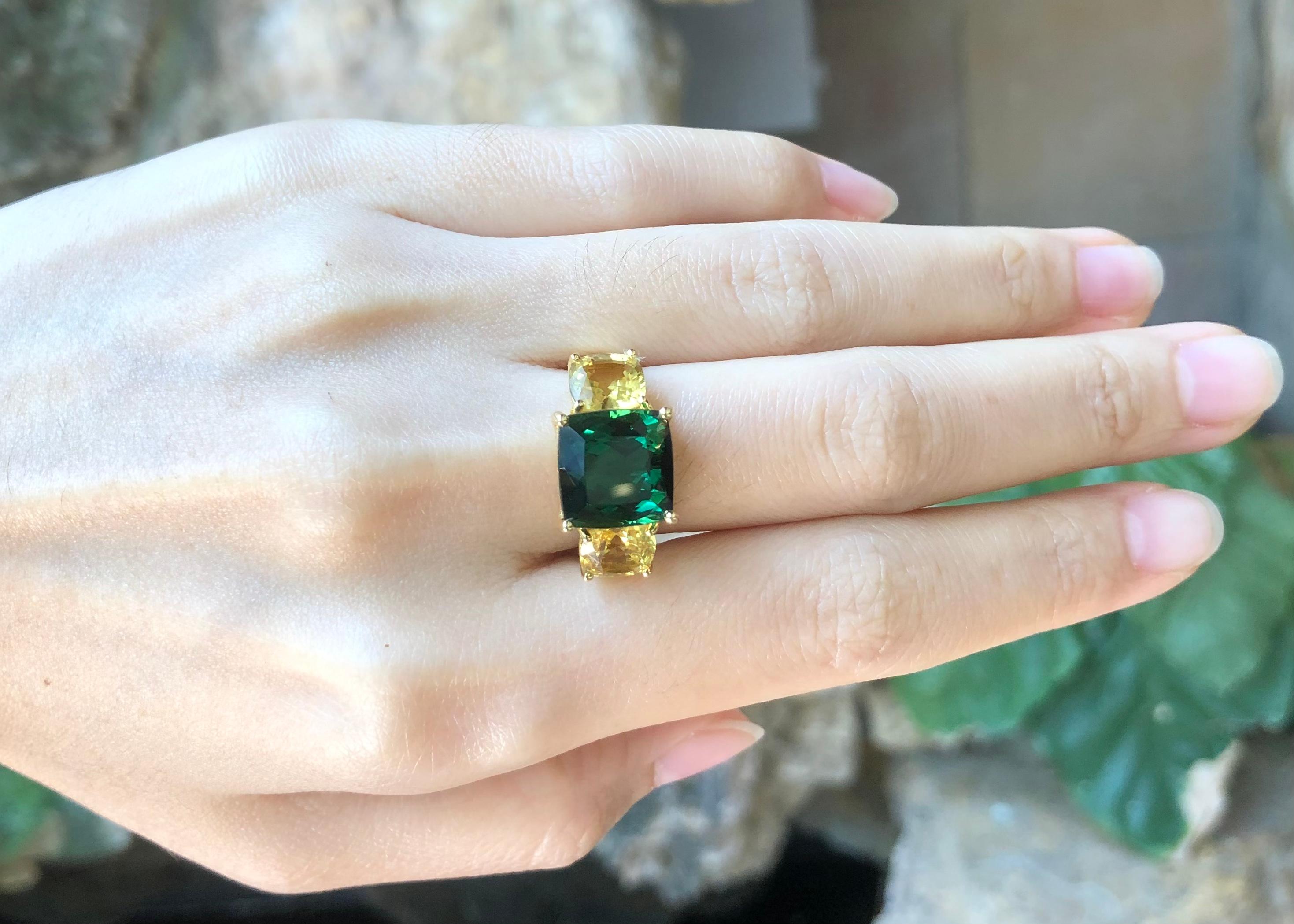 Women's Green Tourmaline and Yellow Sapphire Ring Set in 18 Karat Gold Settings For Sale