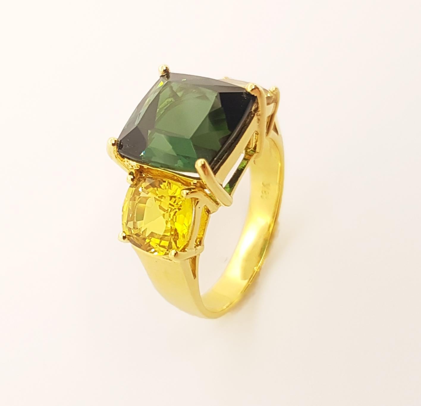 Green Tourmaline and Yellow Sapphire Ring Set in 18 Karat Gold Settings For Sale 1