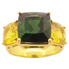 Anello con tormalina verde e zaffiro giallo con montatura in oro 18 carati