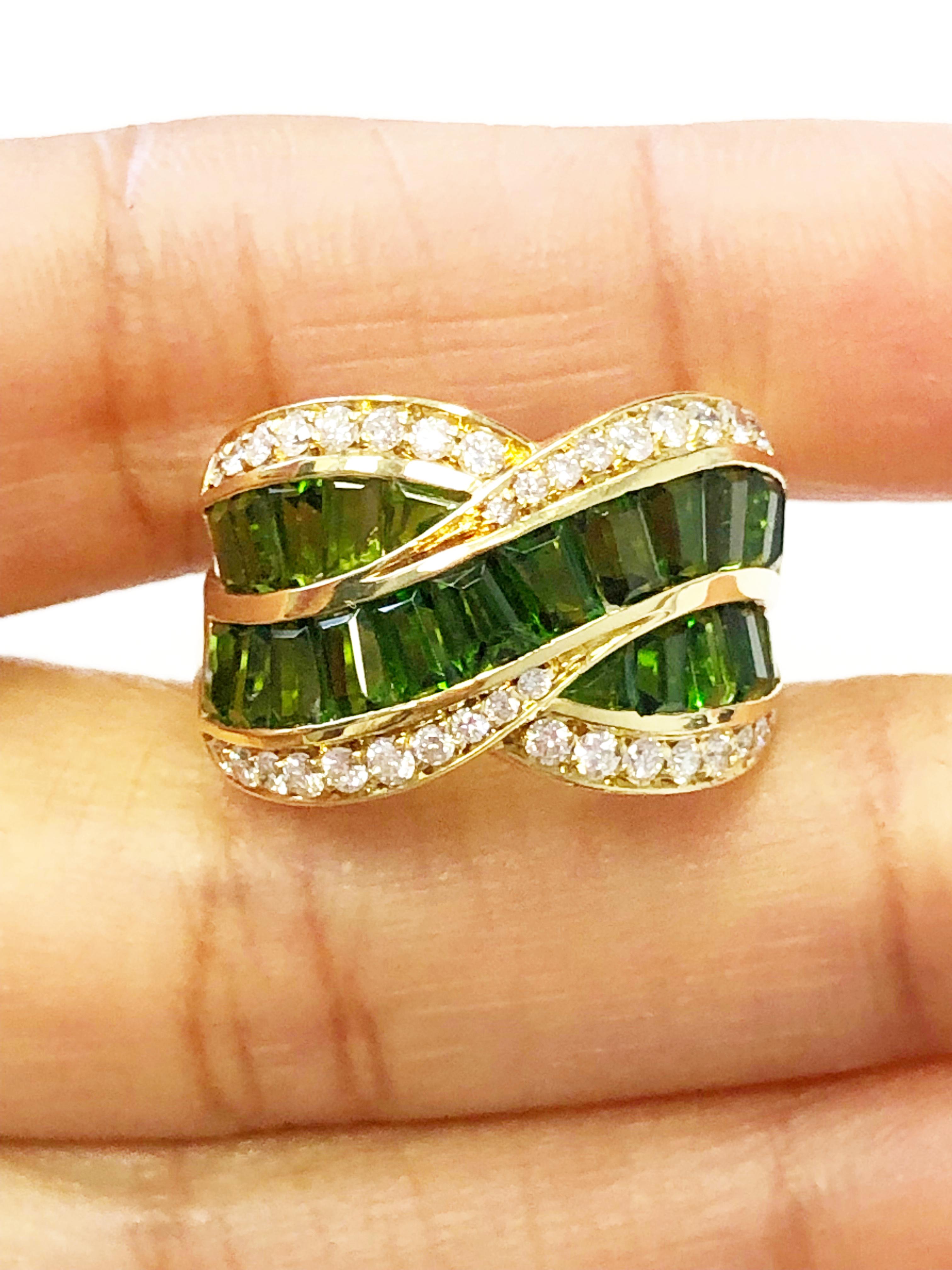 Green Tourmaline Baguette and White Diamond Round Fashion Ring in 18 Karat In New Condition In Los Angeles, CA