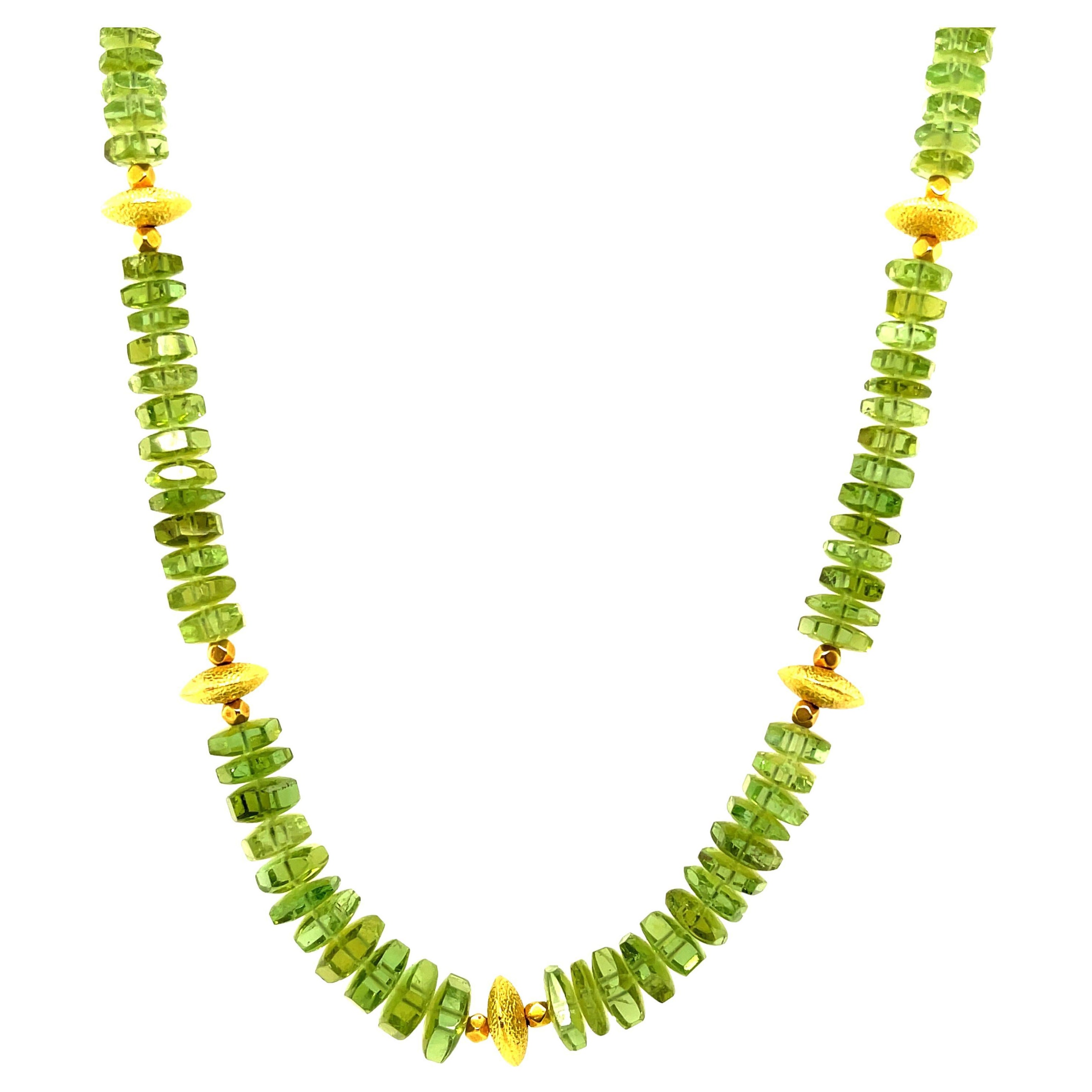 Collar de Cuentas de Turmalina Verde con Oro Amarillo de 18k, Largo Ajustable
