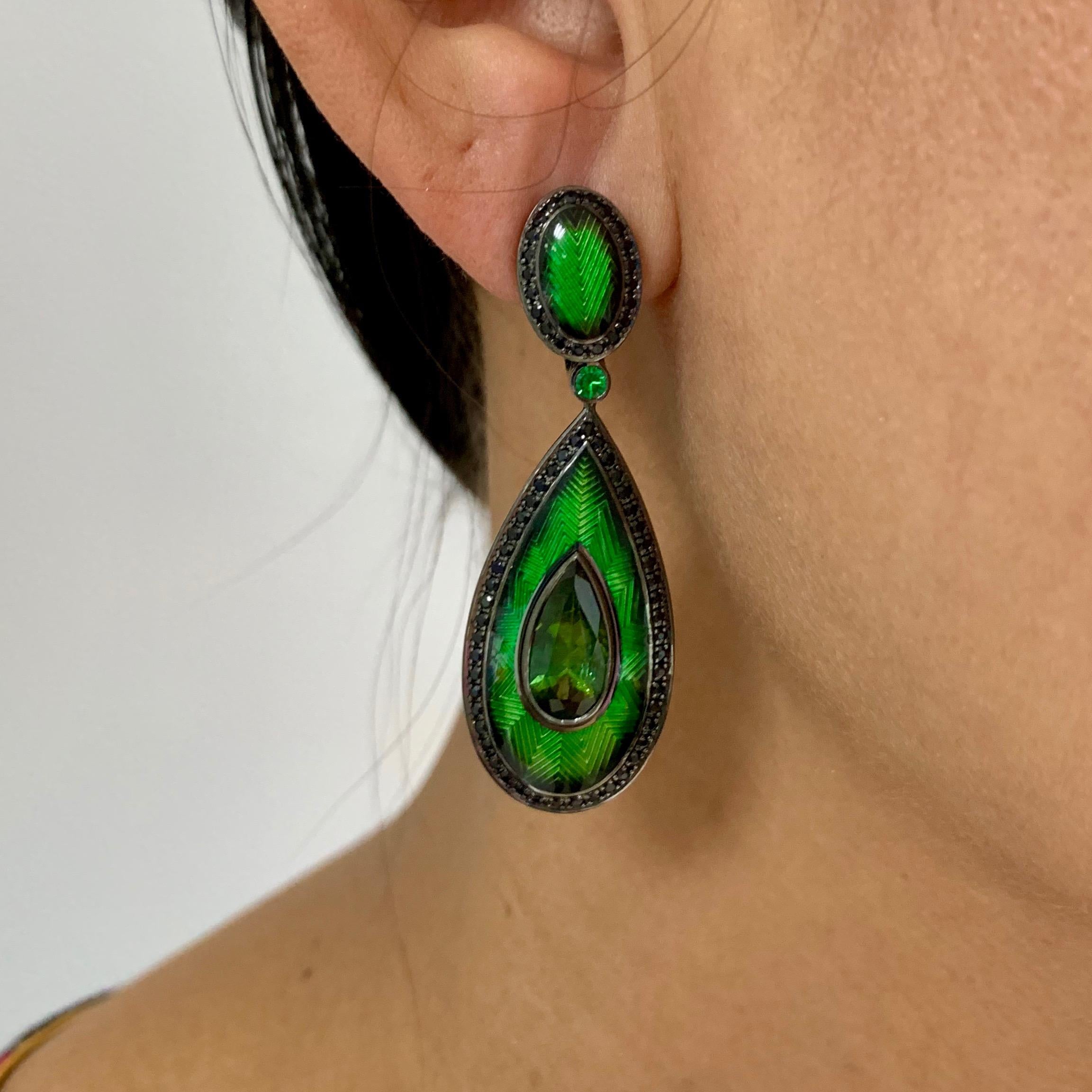 Oval Cut Green Tourmaline Black Sapphire 18 Karat Black Gold Enamel Ring Earrings Suite For Sale