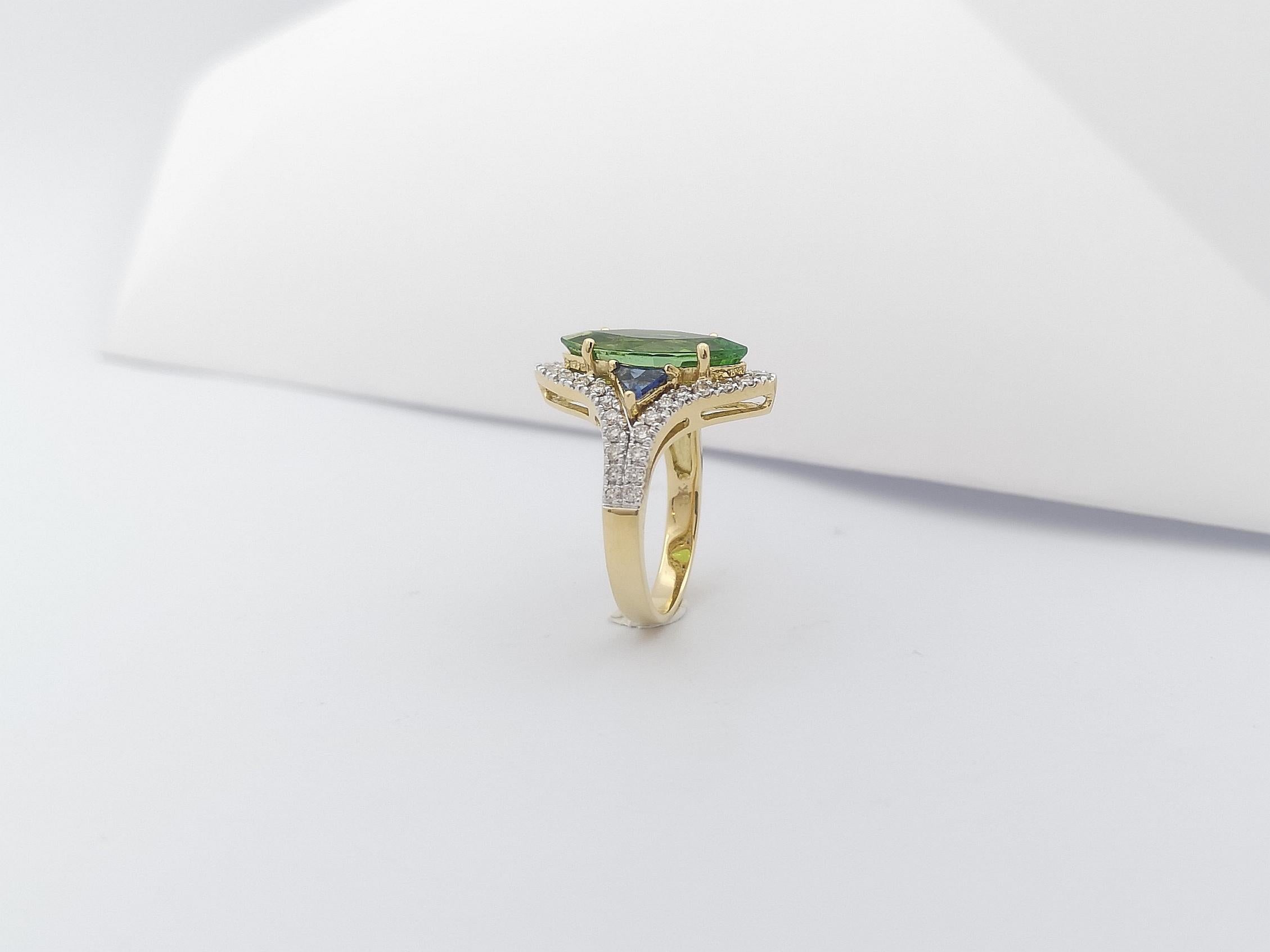 Green Tourmaline, Blue Sapphire and Brown Diamond Ring in 18 Karat Gold Settings For Sale 10