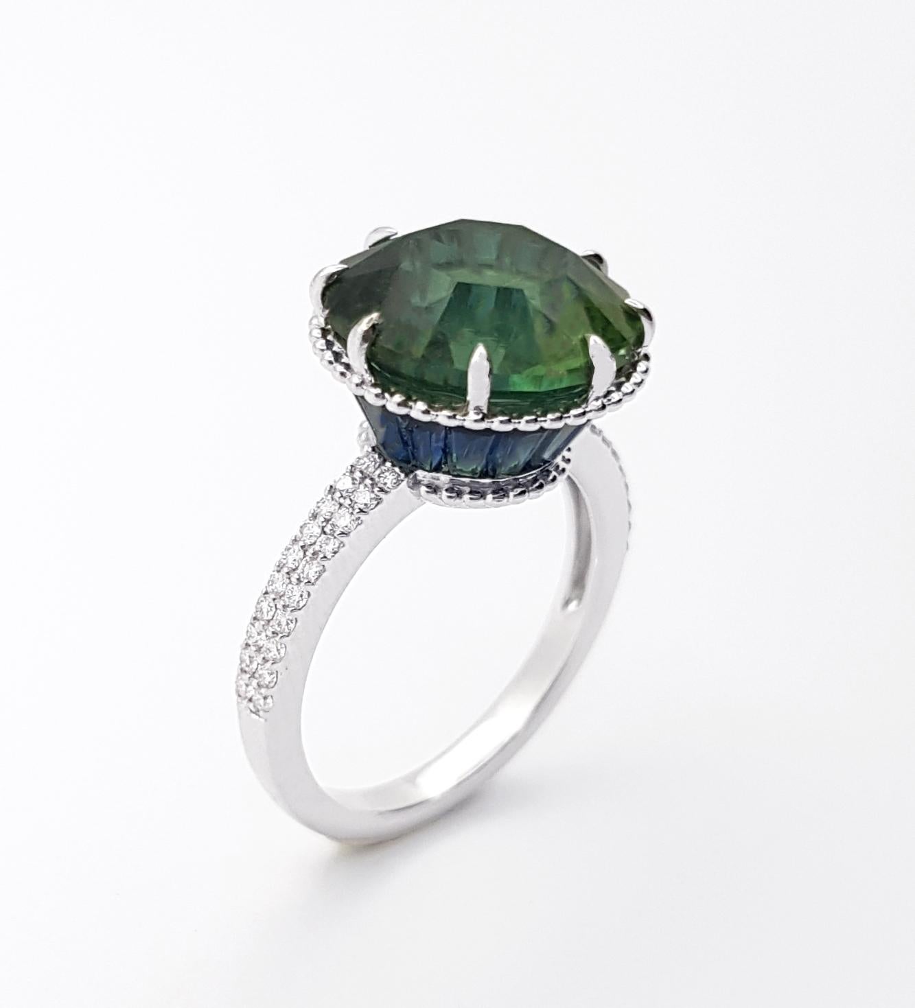 Green Tourmaline, Blue Sapphire and Diamond Ring set in 18K White Gold Settings For Sale 4