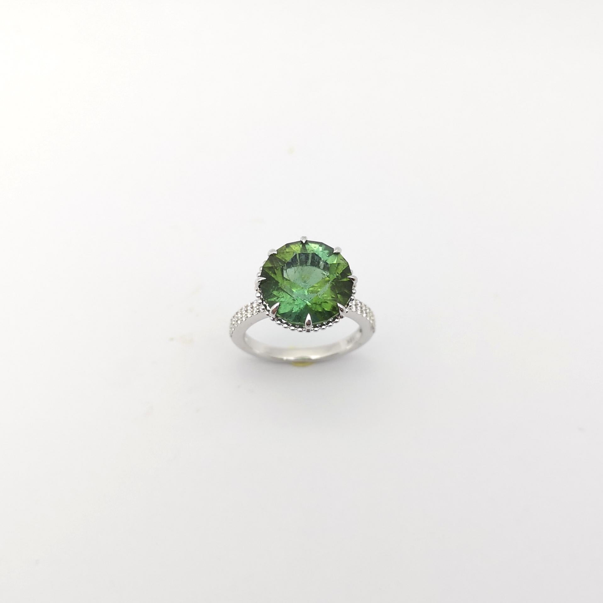Green Tourmaline, Blue Sapphire and Diamond Ring set in 18K White Gold Settings For Sale 7