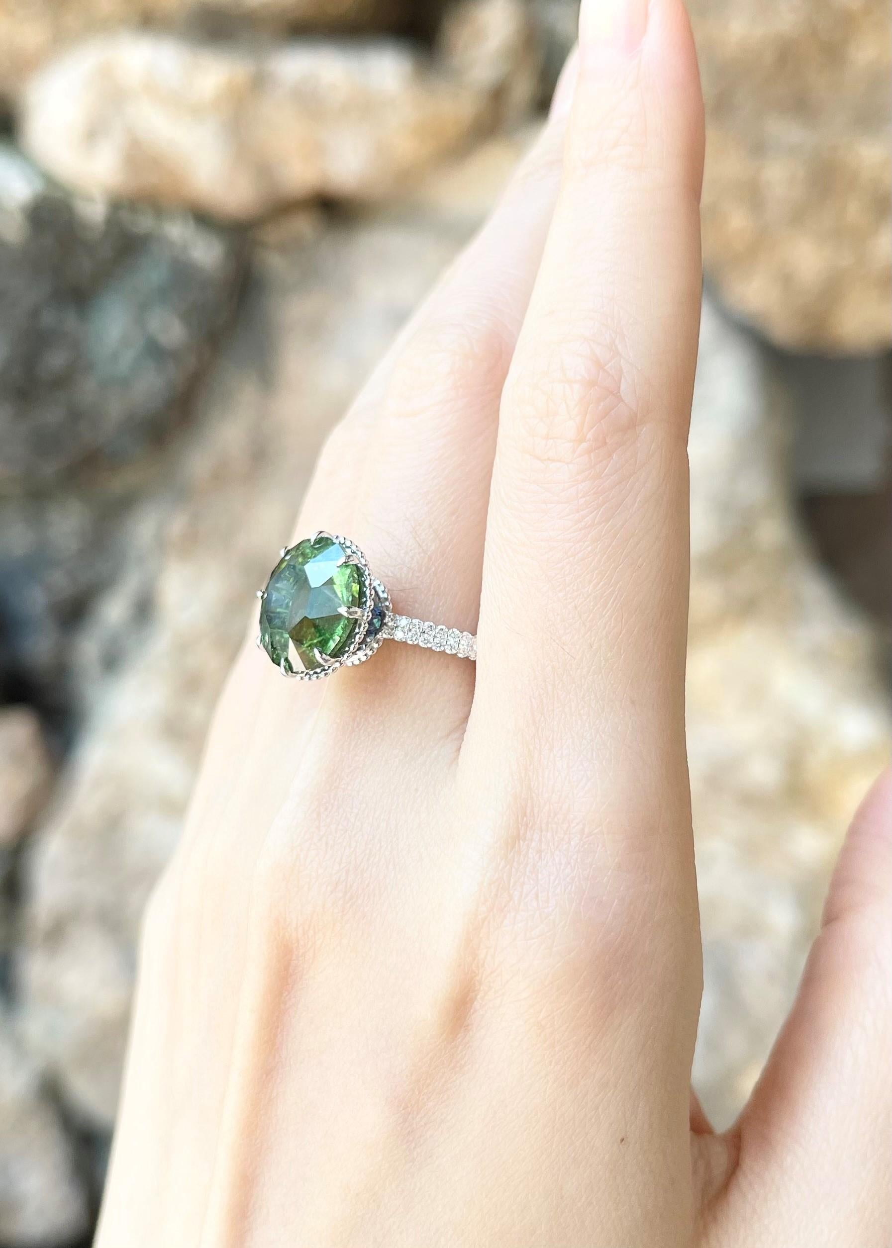 Art Deco Green Tourmaline, Blue Sapphire and Diamond Ring set in 18K White Gold Settings For Sale