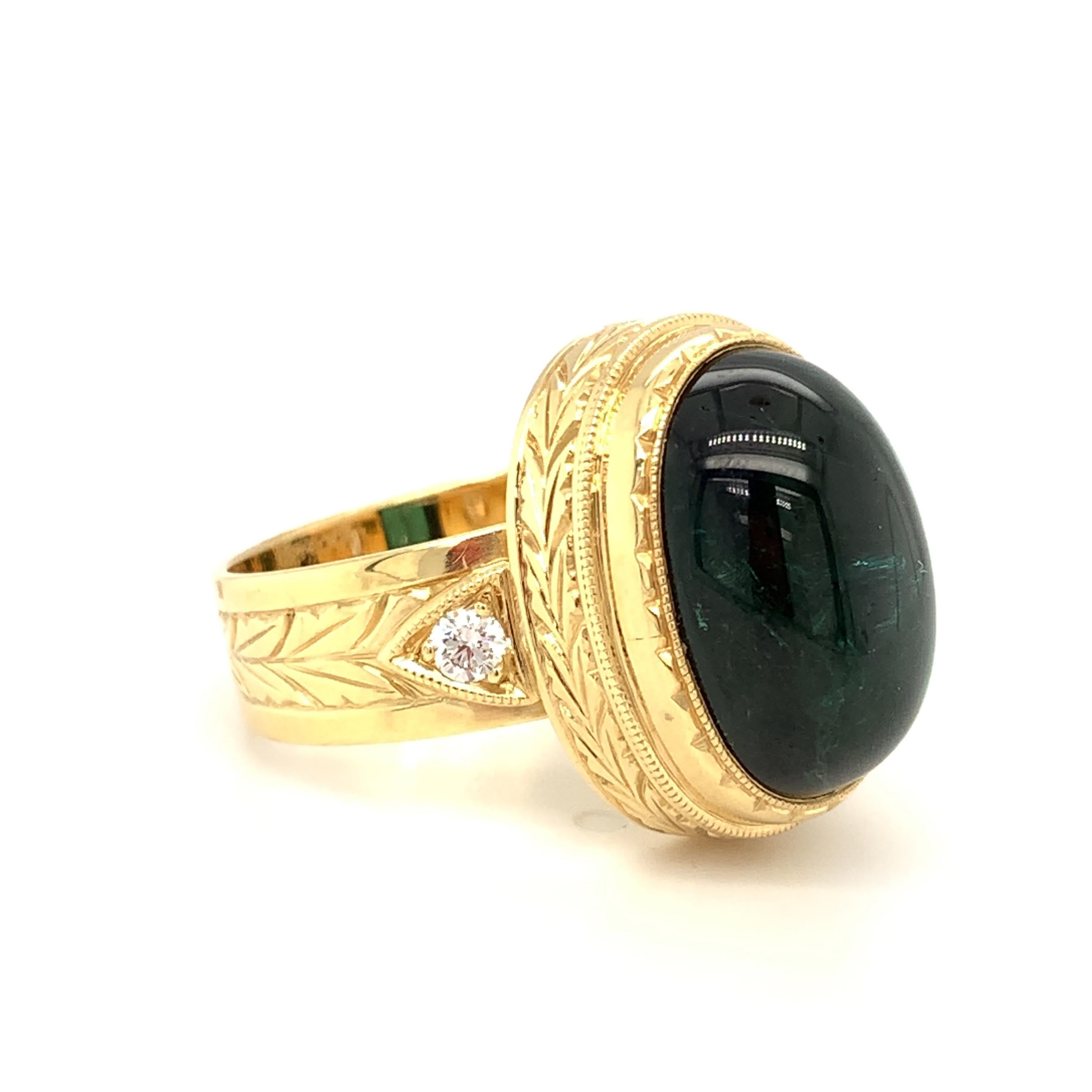 Green Tourmaline Cabochon and Diamond Band Ring in Engraved Yellow Gold In New Condition For Sale In Los Angeles, CA